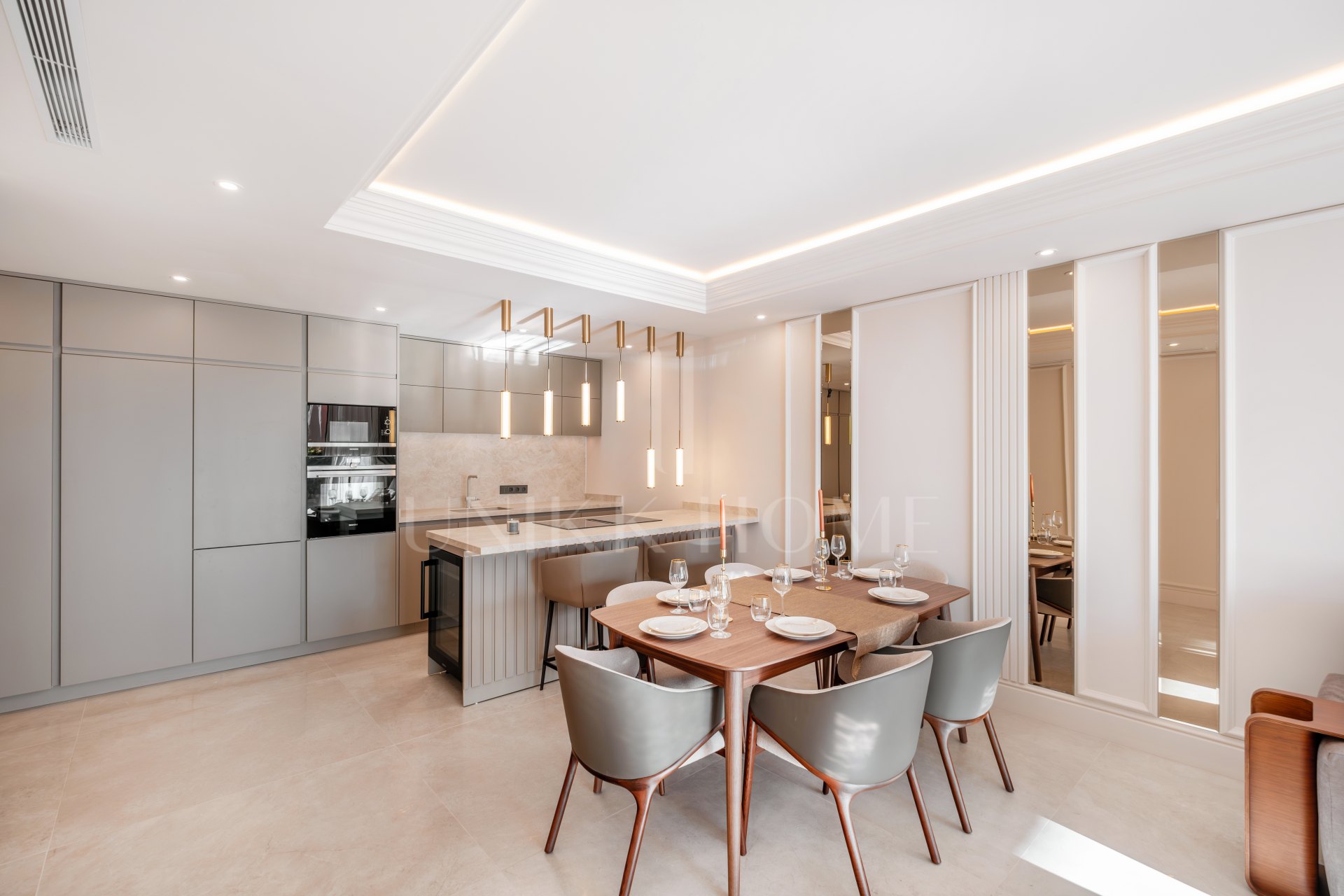 Apartamento de Lujo de 3 Dormitorios en Primera Línea de Playa