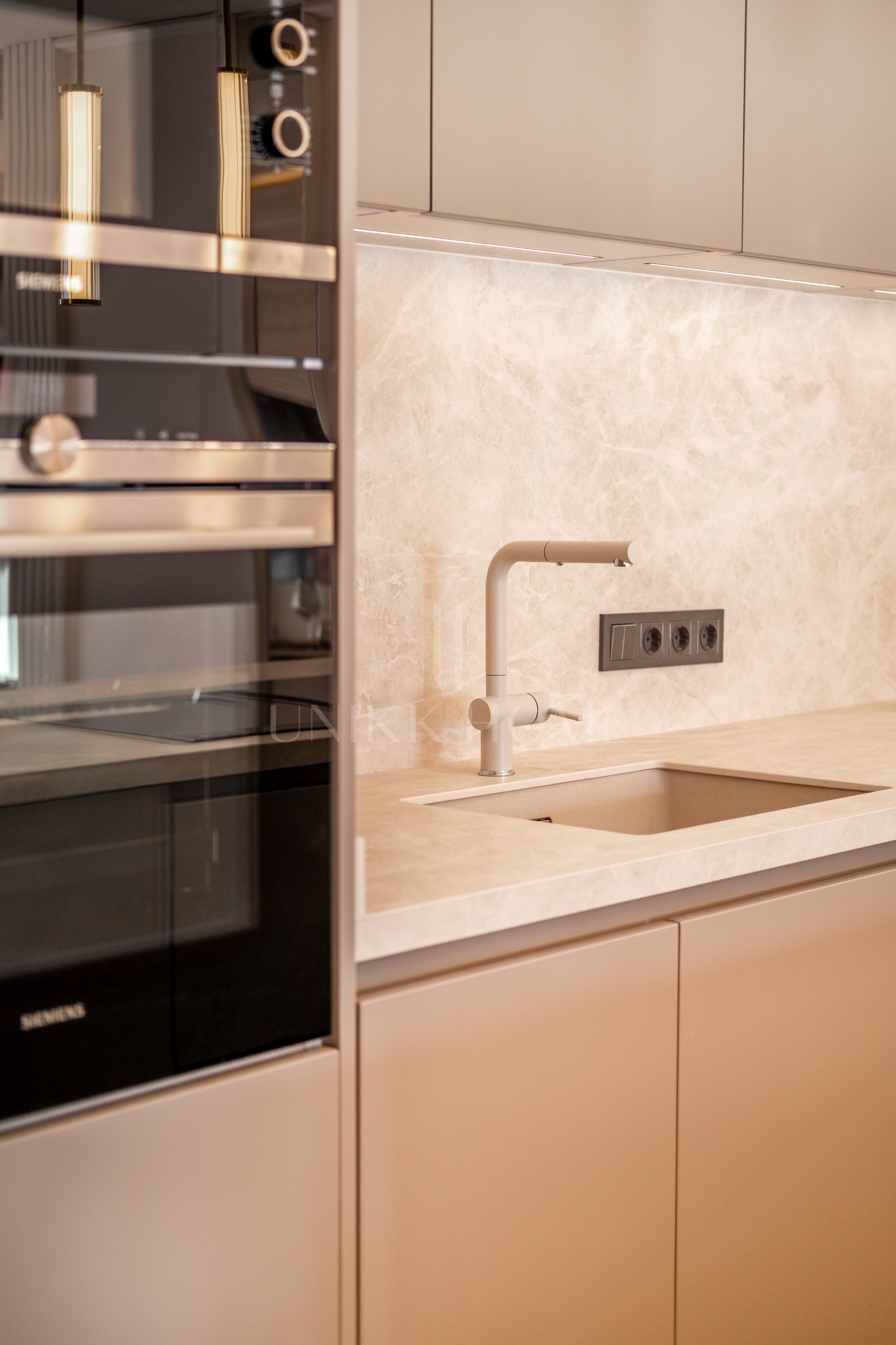 Apartamento de Lujo de 3 Dormitorios en Primera Línea de Playa