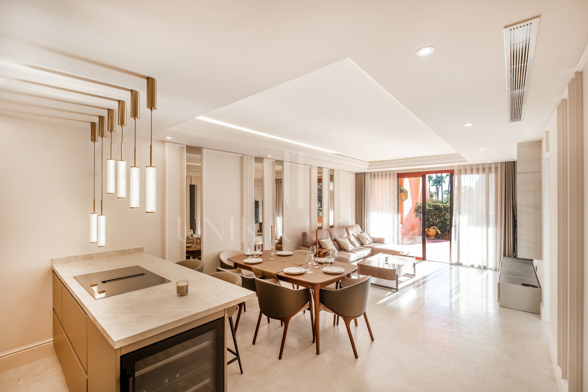 Apartamento de Lujo de 3 Dormitorios en Primera Línea de Playa