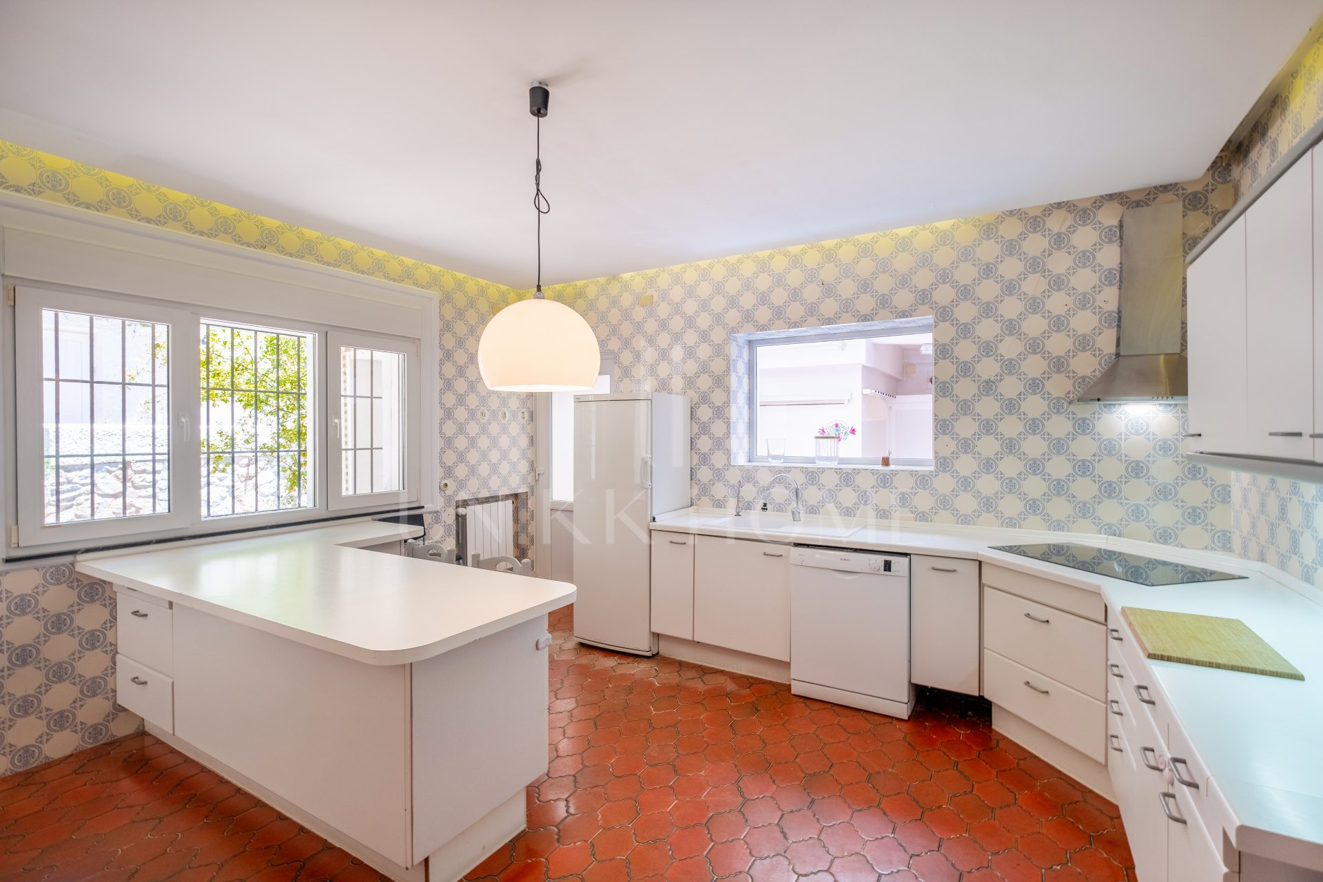 Seafront Villa for Summer Rentals