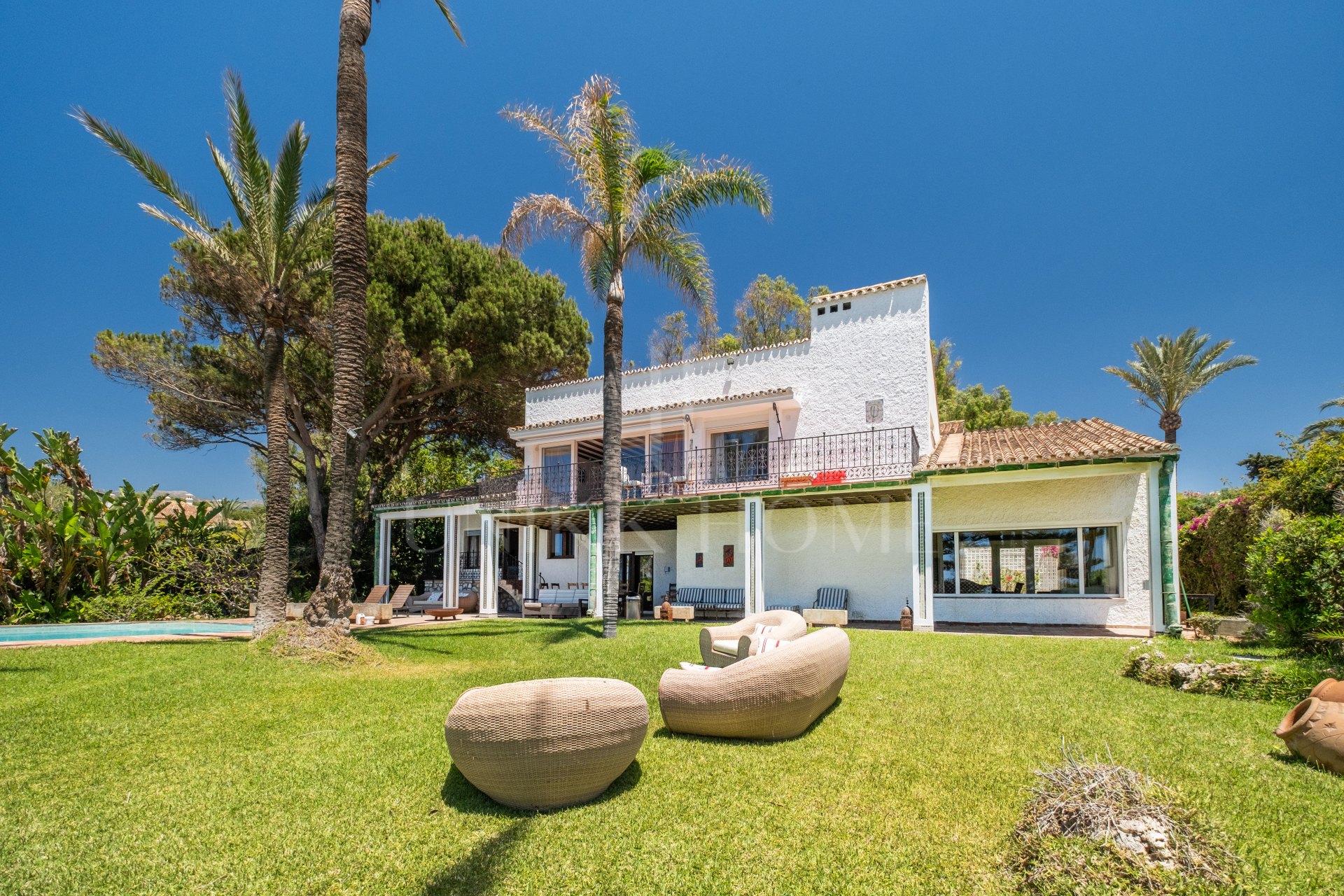 Seafront Villa for Summer Rentals