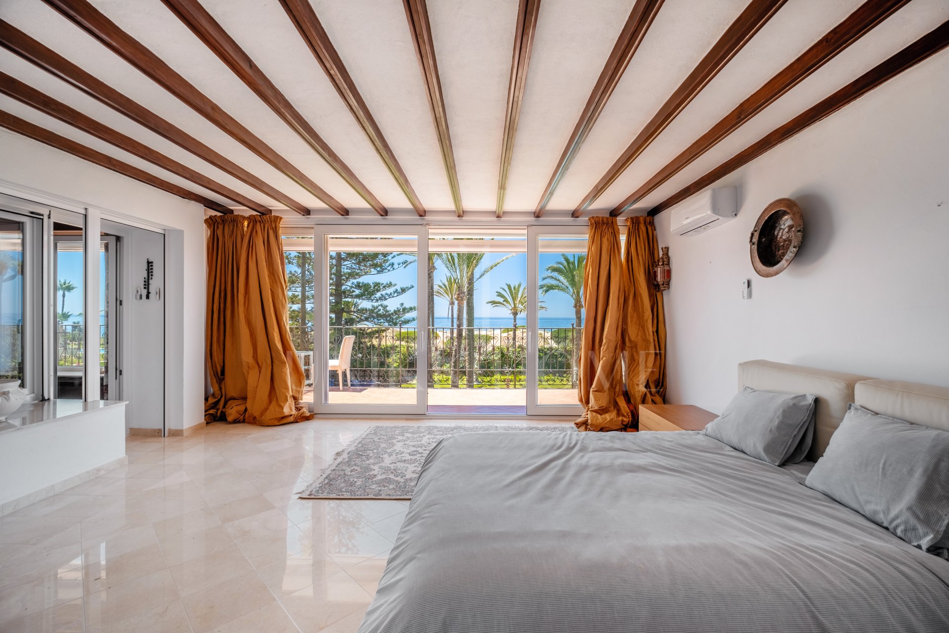 Seafront Villa for Summer Rentals