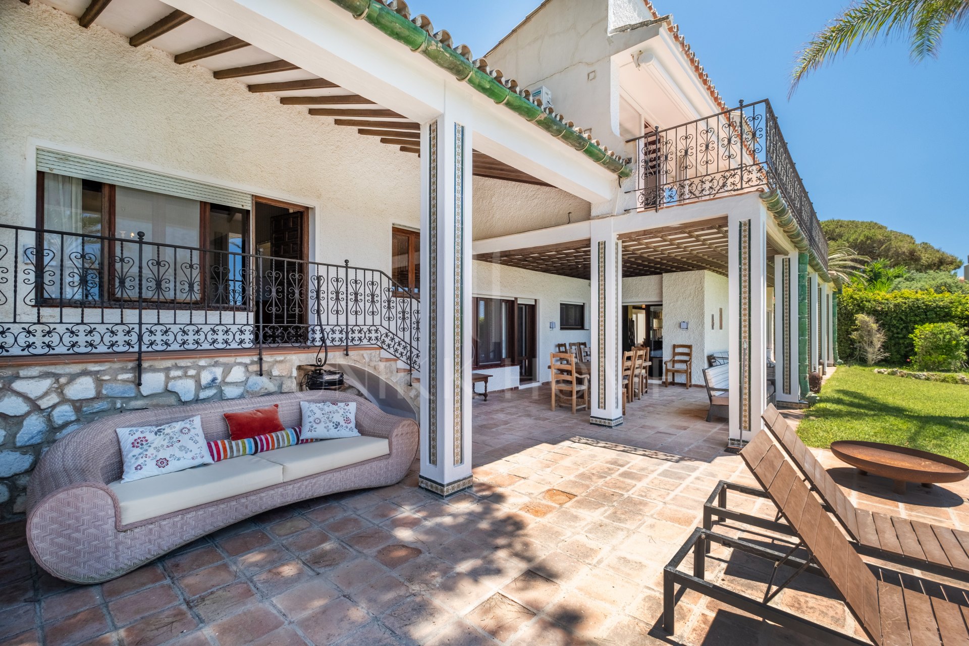 Seafront Villa for Summer Rentals