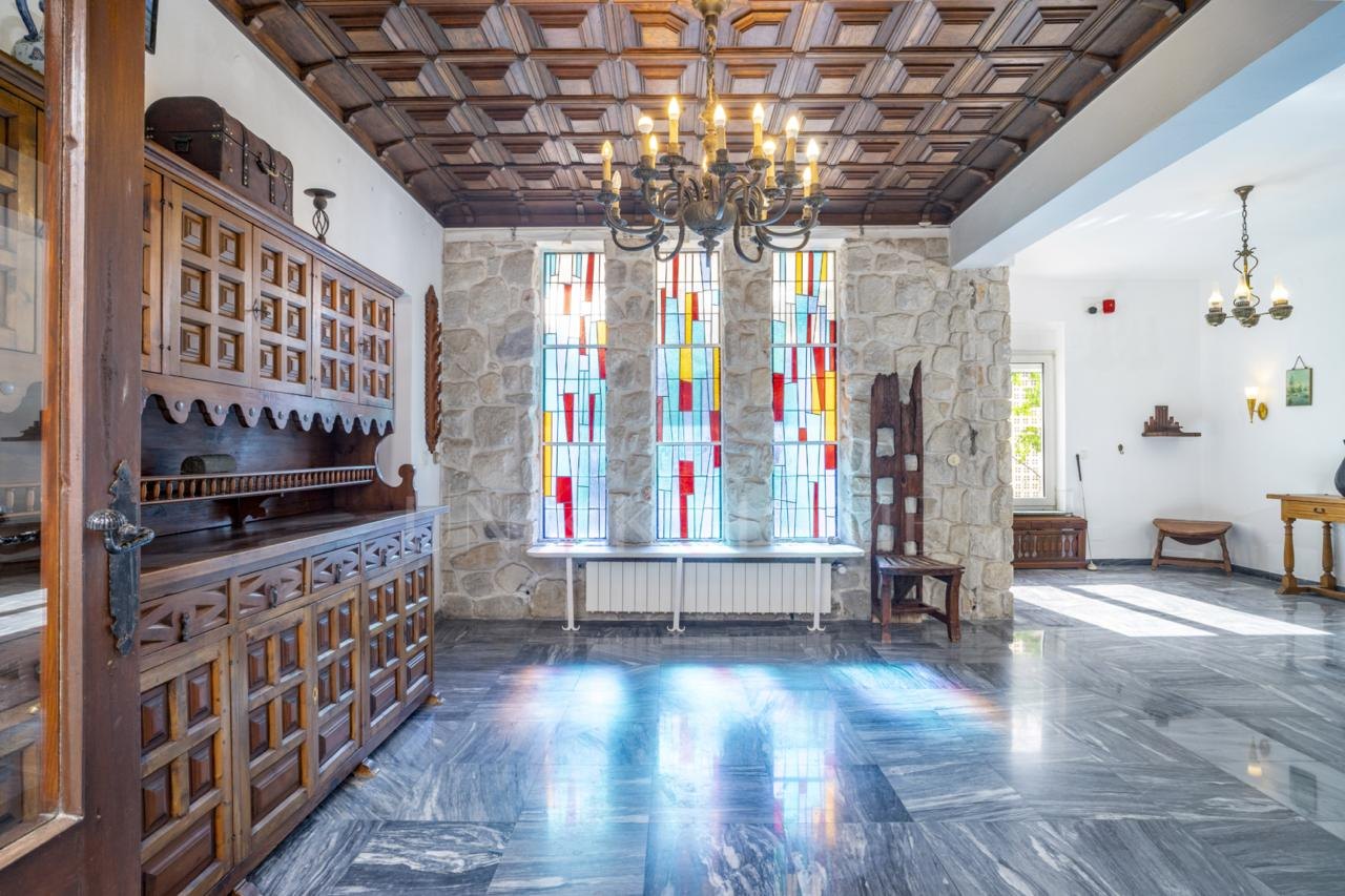 Seafront Villa for Summer Rentals