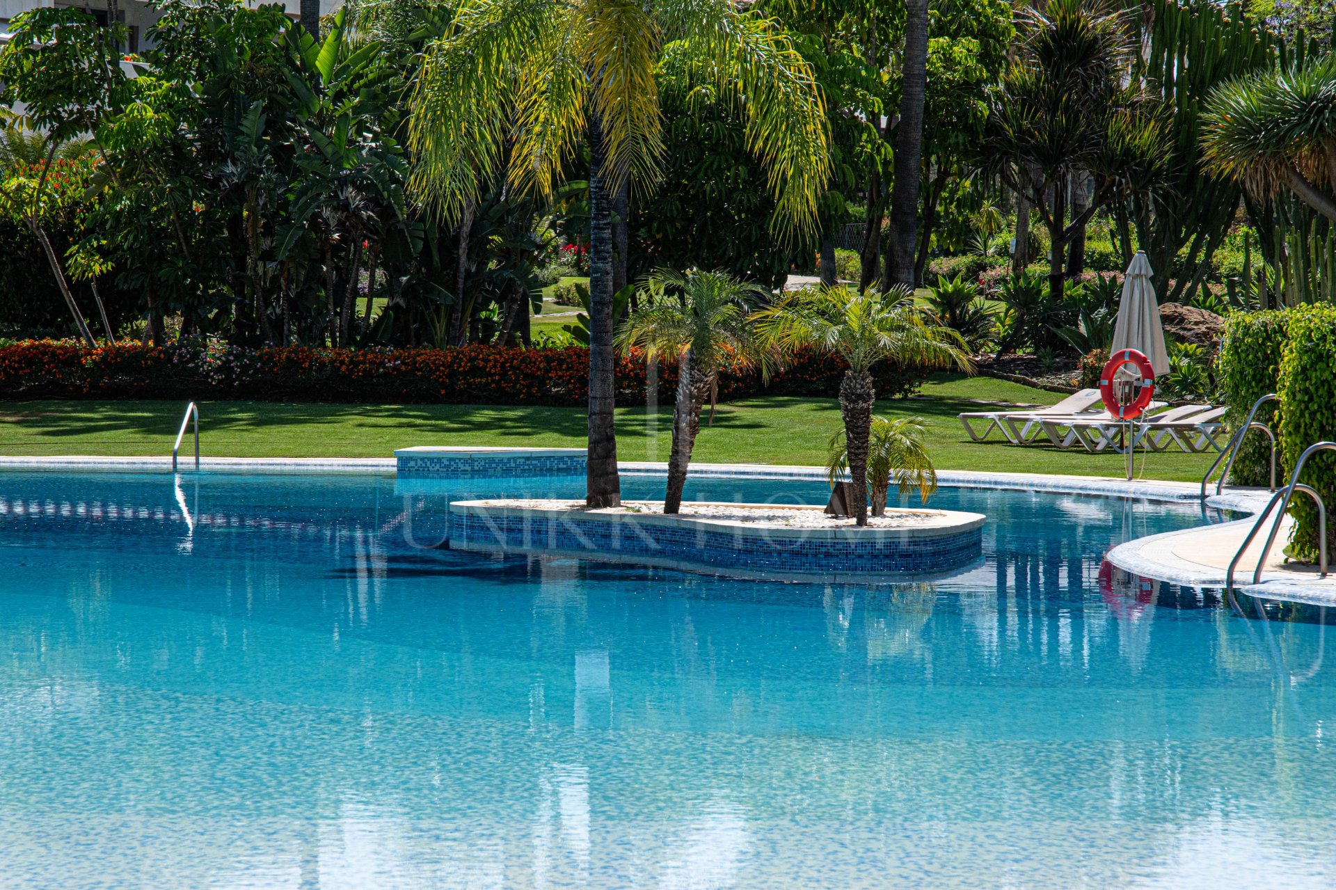 Duplex Penthouse Los Granados Golf, Nueva Andalucía