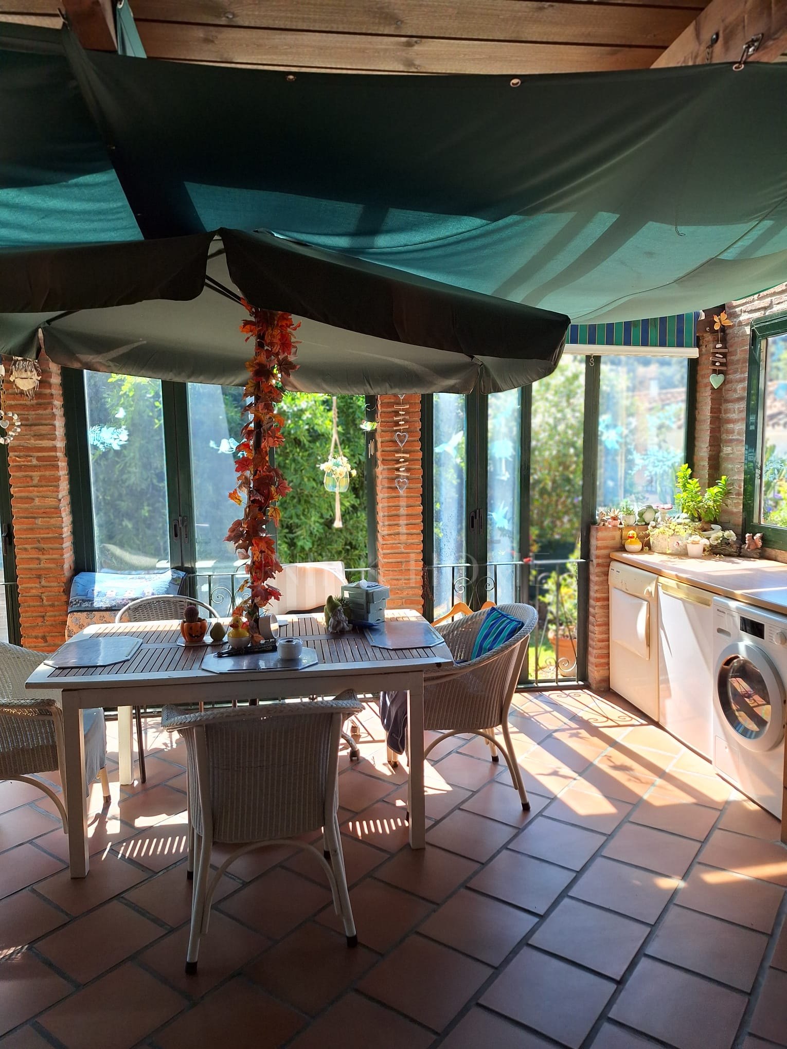 Encantadora casa con gran potencial en una tranquila calle sin salida en el centro de Benahavís