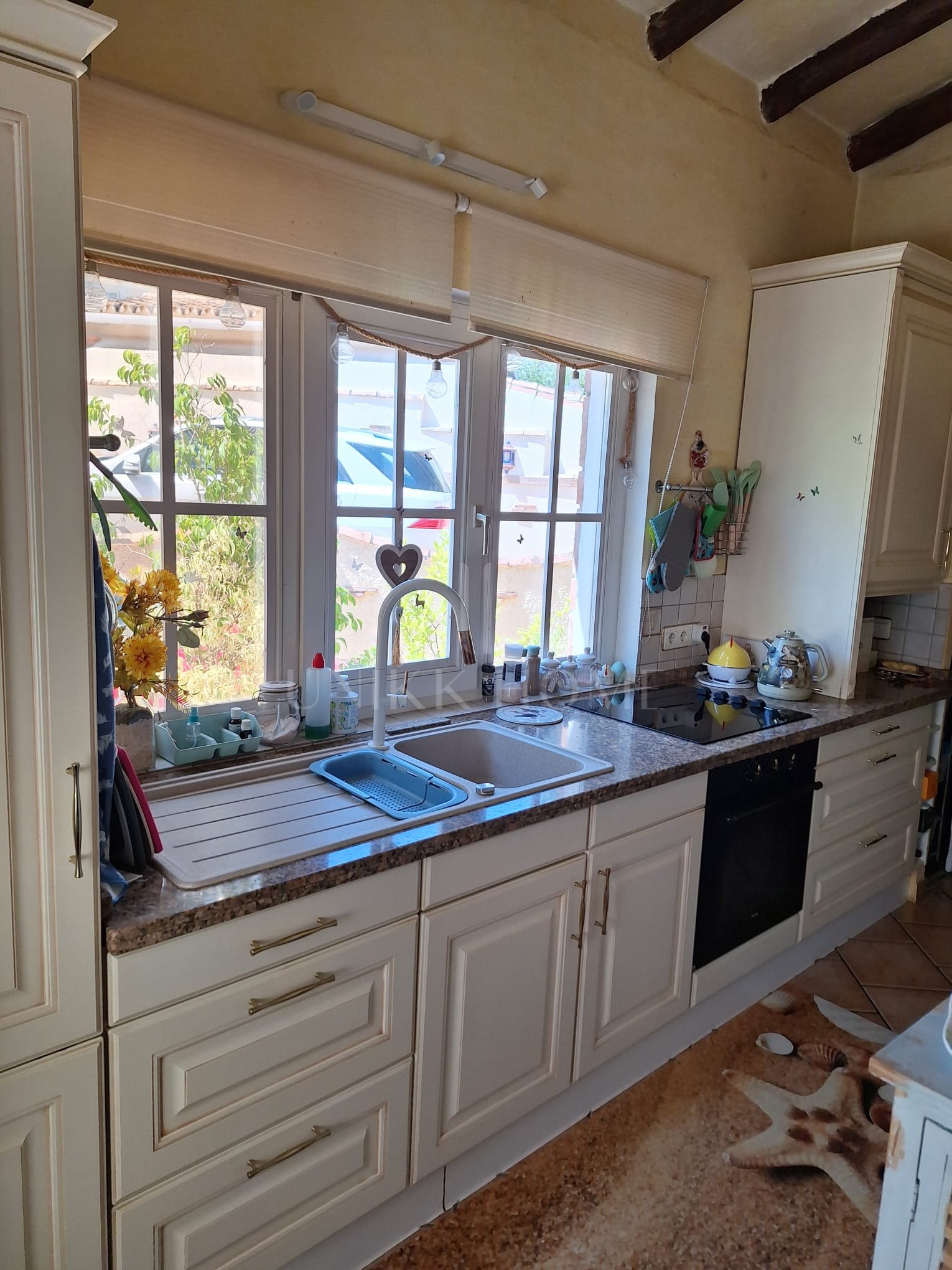 Encantadora casa con gran potencial en una tranquila calle sin salida en el centro de Benahavís