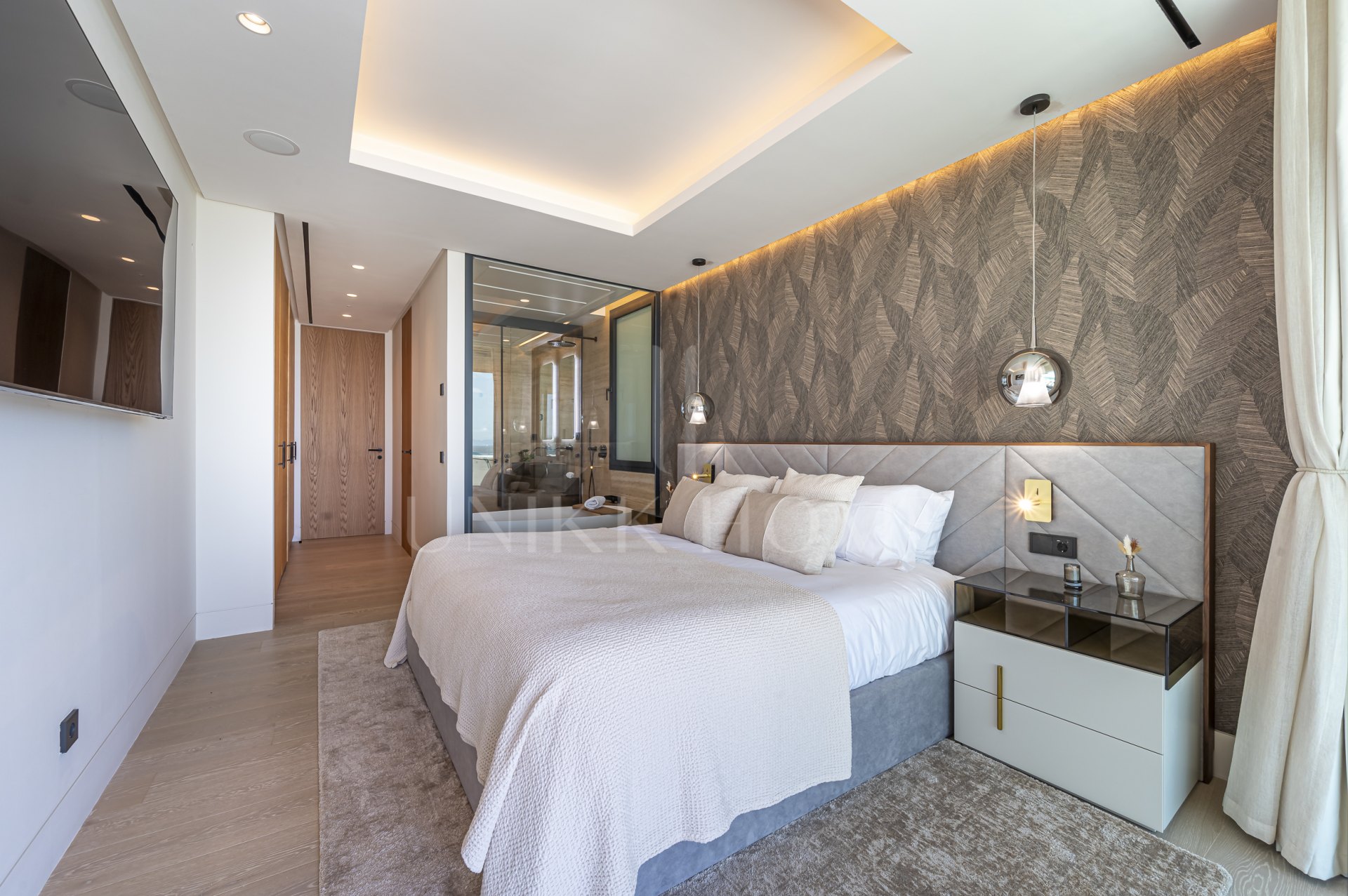 Luxury Beachfront Apartment with Panoramic Sea Views in Estepona