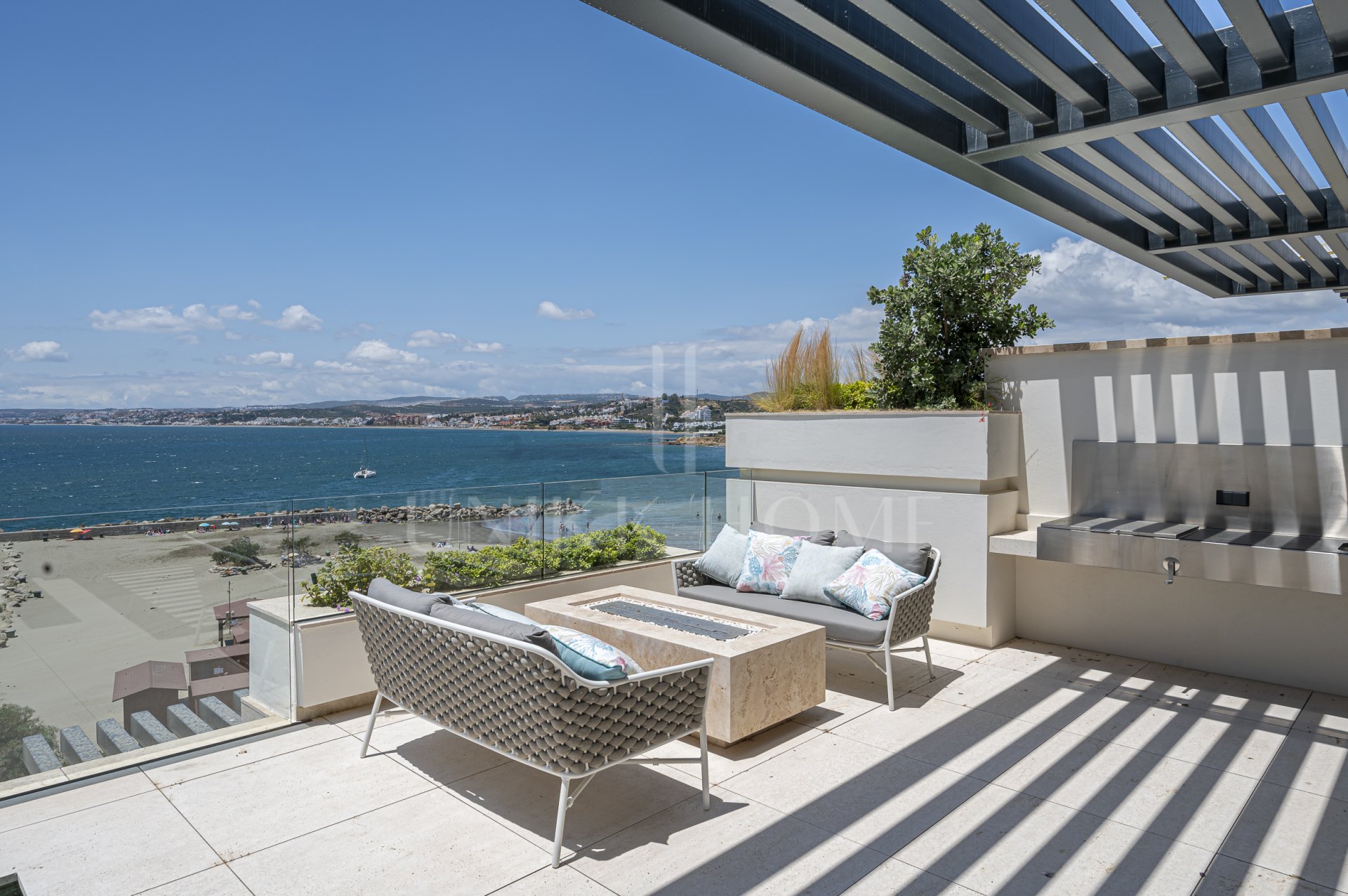 Luxury Beachfront Apartment with Panoramic Sea Views in Estepona