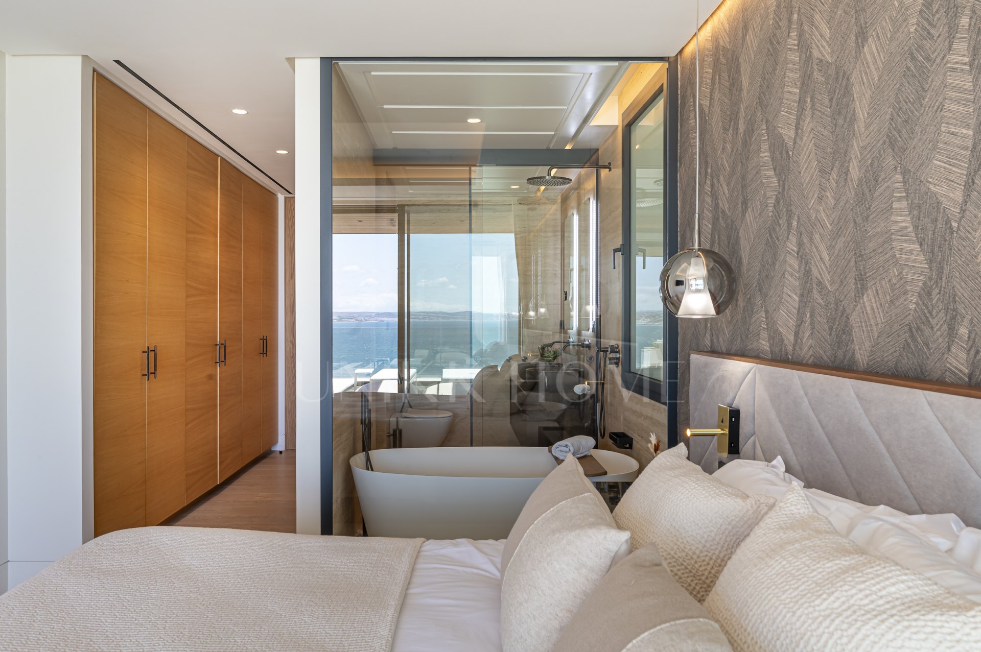 Luxury Beachfront Apartment with Panoramic Sea Views in Estepona