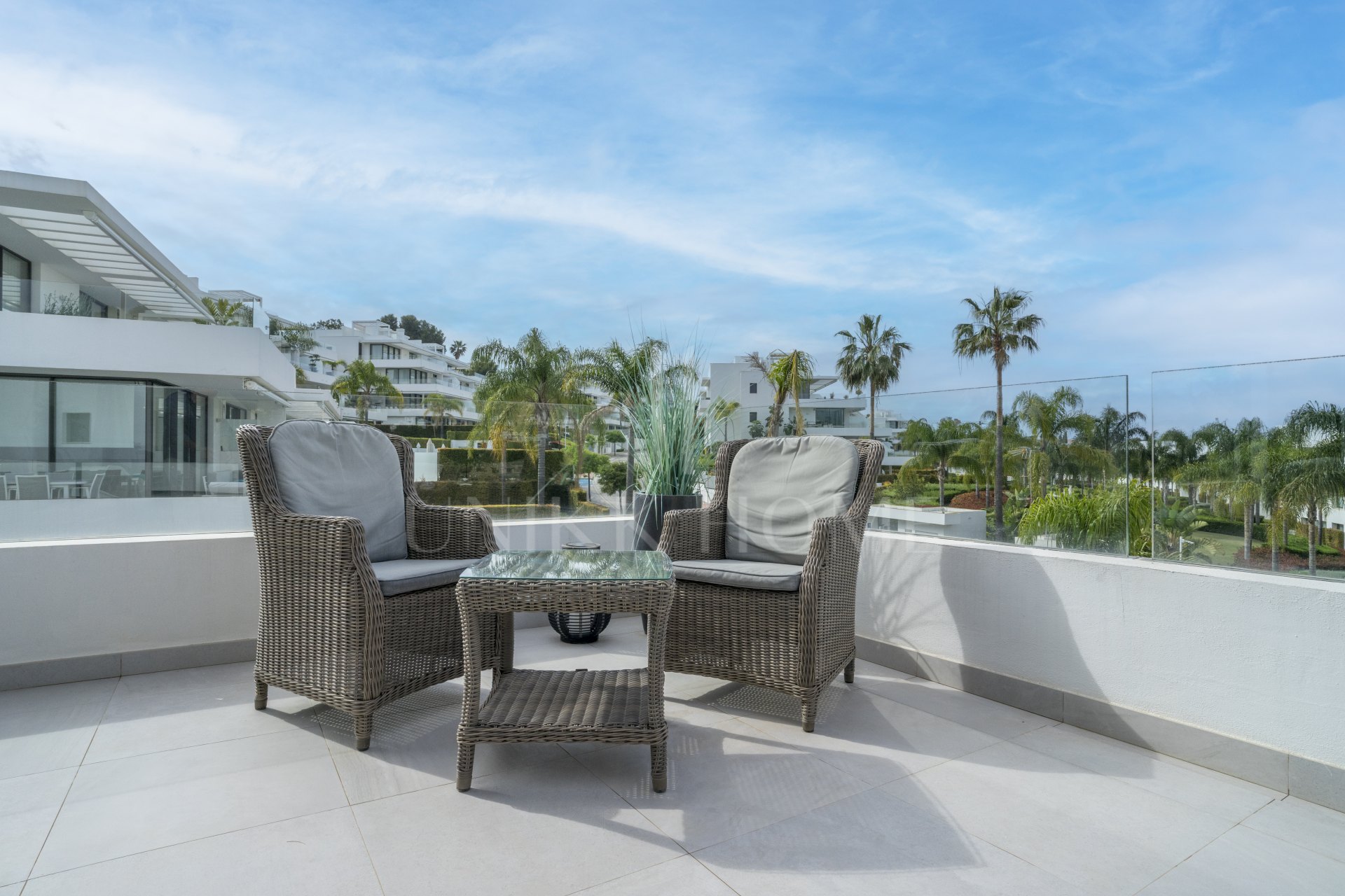 Ático duplex de lujo en Cataleya, Atalaya Golf, Estepona propiedad con 3 dormitorios en venta