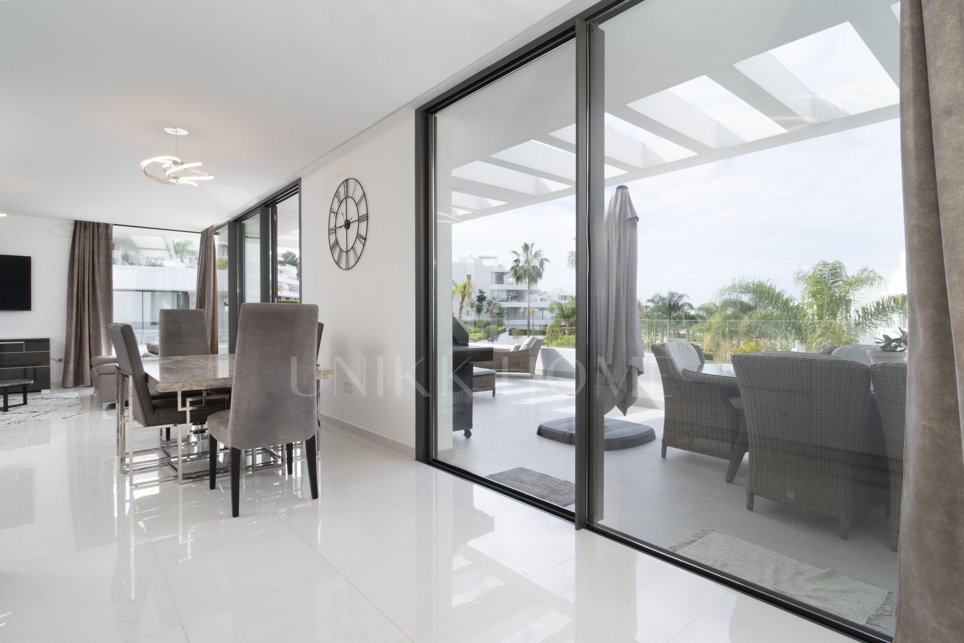 Ático duplex de lujo en Cataleya, Atalaya Golf, Estepona propiedad con 3 dormitorios en venta