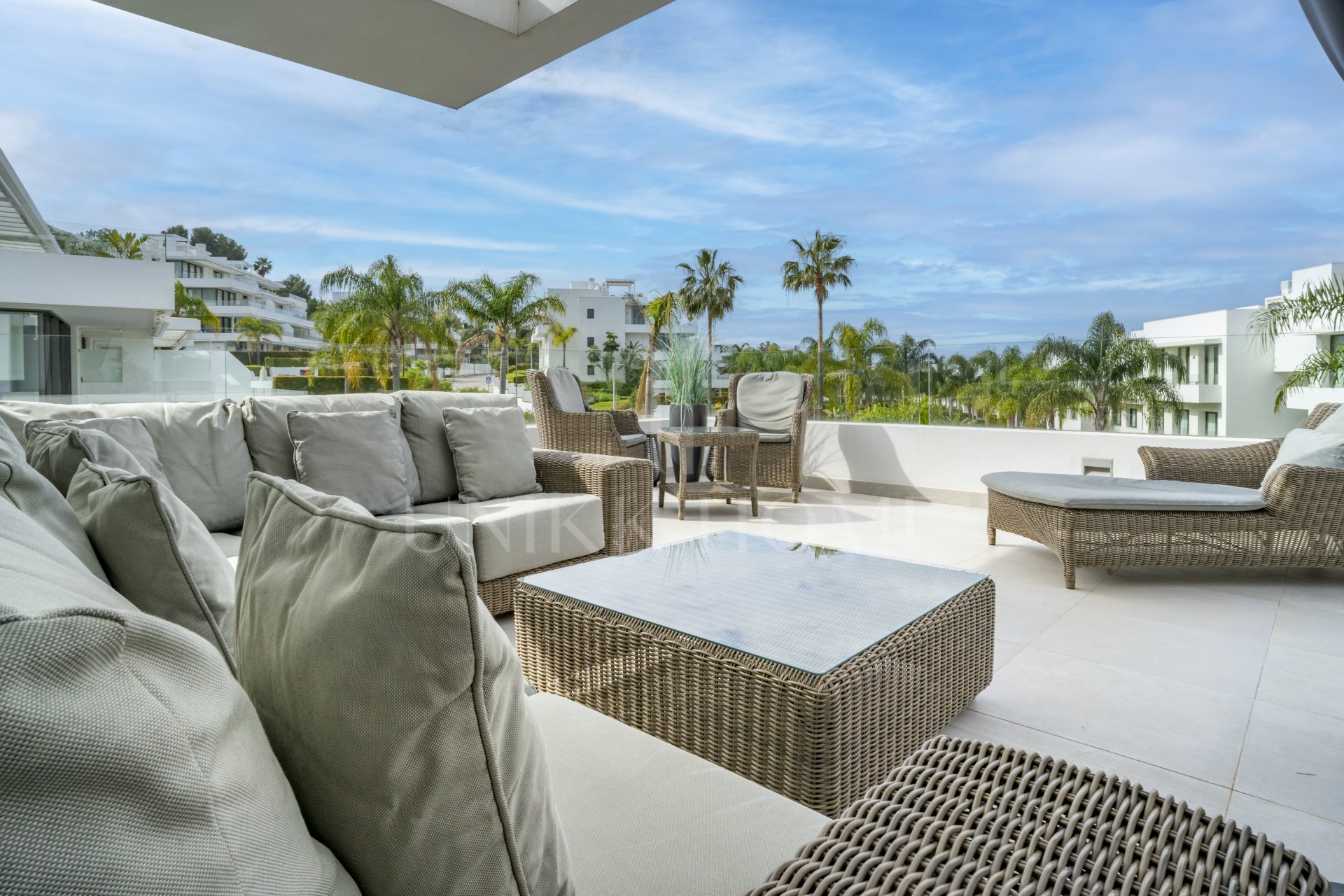 Ático duplex de lujo en Cataleya, Atalaya Golf, Estepona propiedad con 3 dormitorios en venta