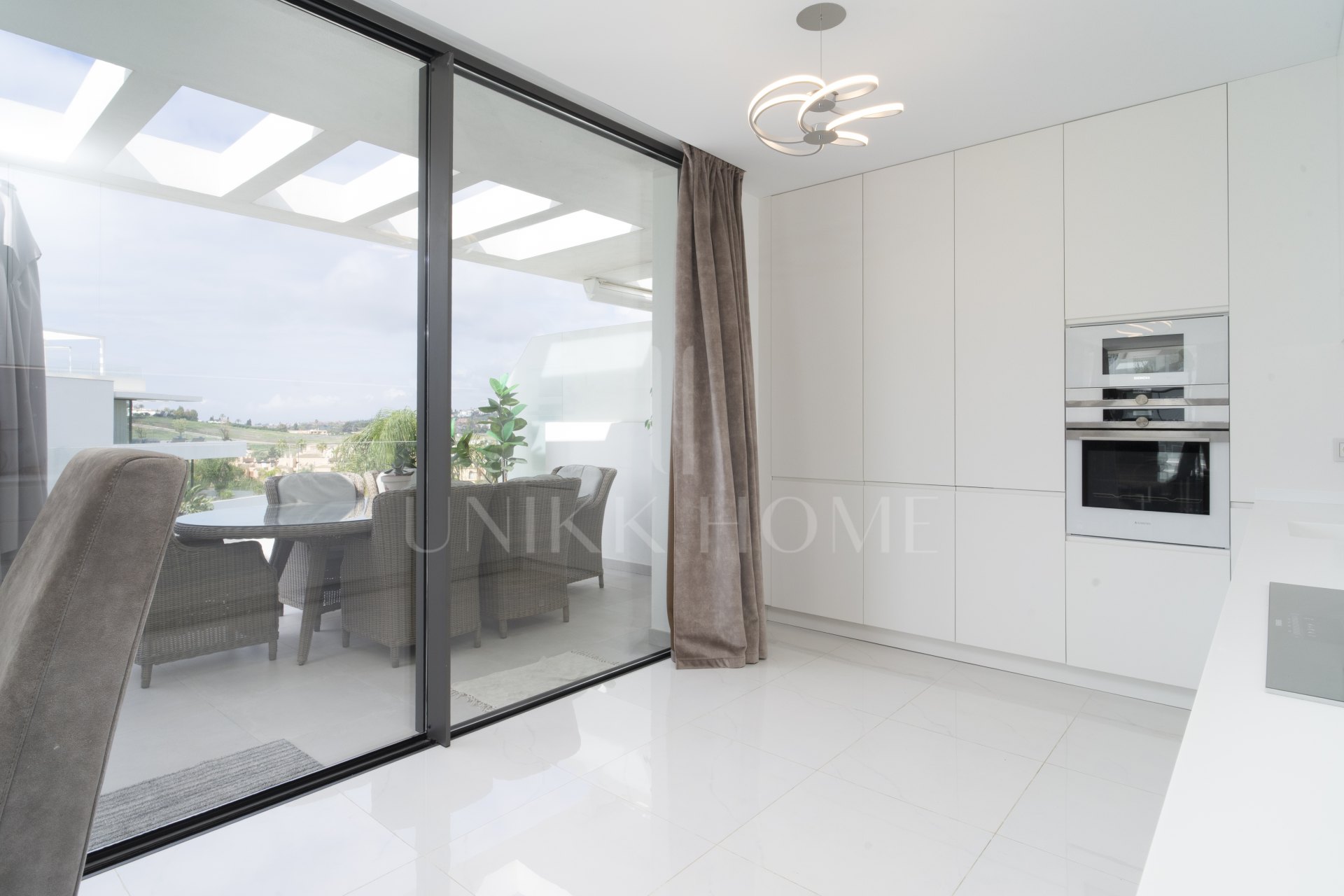 Ático duplex de lujo en Cataleya, Atalaya Golf, Estepona propiedad con 3 dormitorios en venta