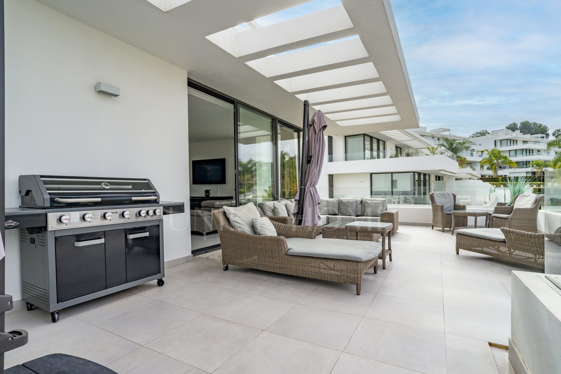 Ático duplex de lujo en Cataleya, Atalaya Golf, Estepona propiedad con 3 dormitorios en venta