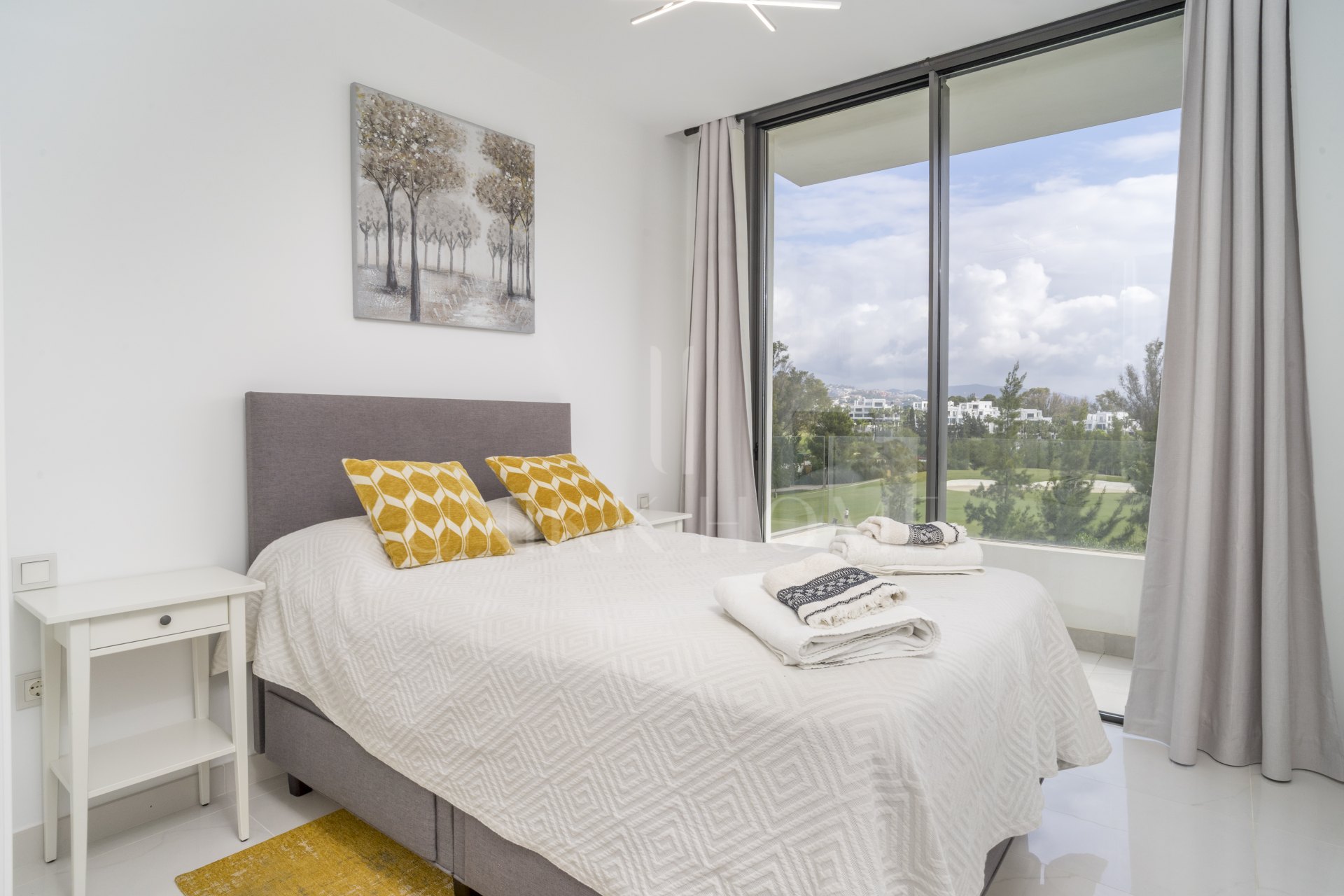 Ático duplex de lujo en Cataleya, Atalaya Golf, Estepona propiedad con 3 dormitorios en venta