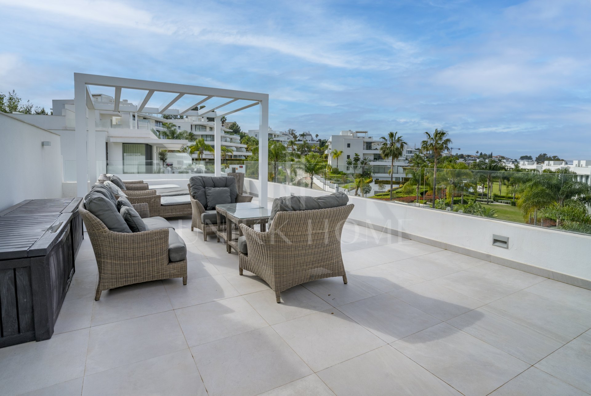 Ático duplex de lujo en Cataleya, Atalaya Golf, Estepona propiedad con 3 dormitorios en venta