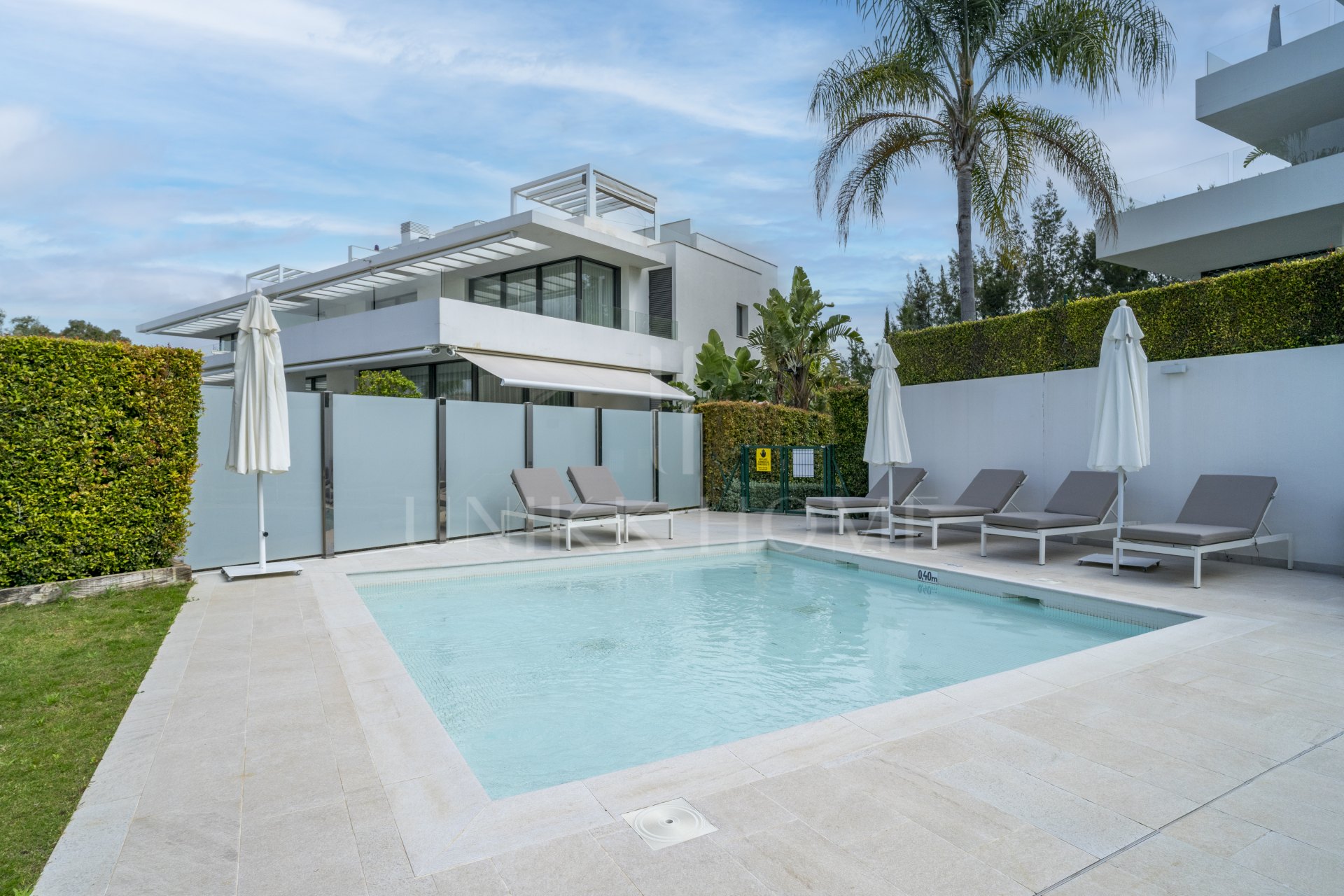 Ático duplex de lujo en Cataleya, Atalaya Golf, Estepona propiedad con 3 dormitorios en venta