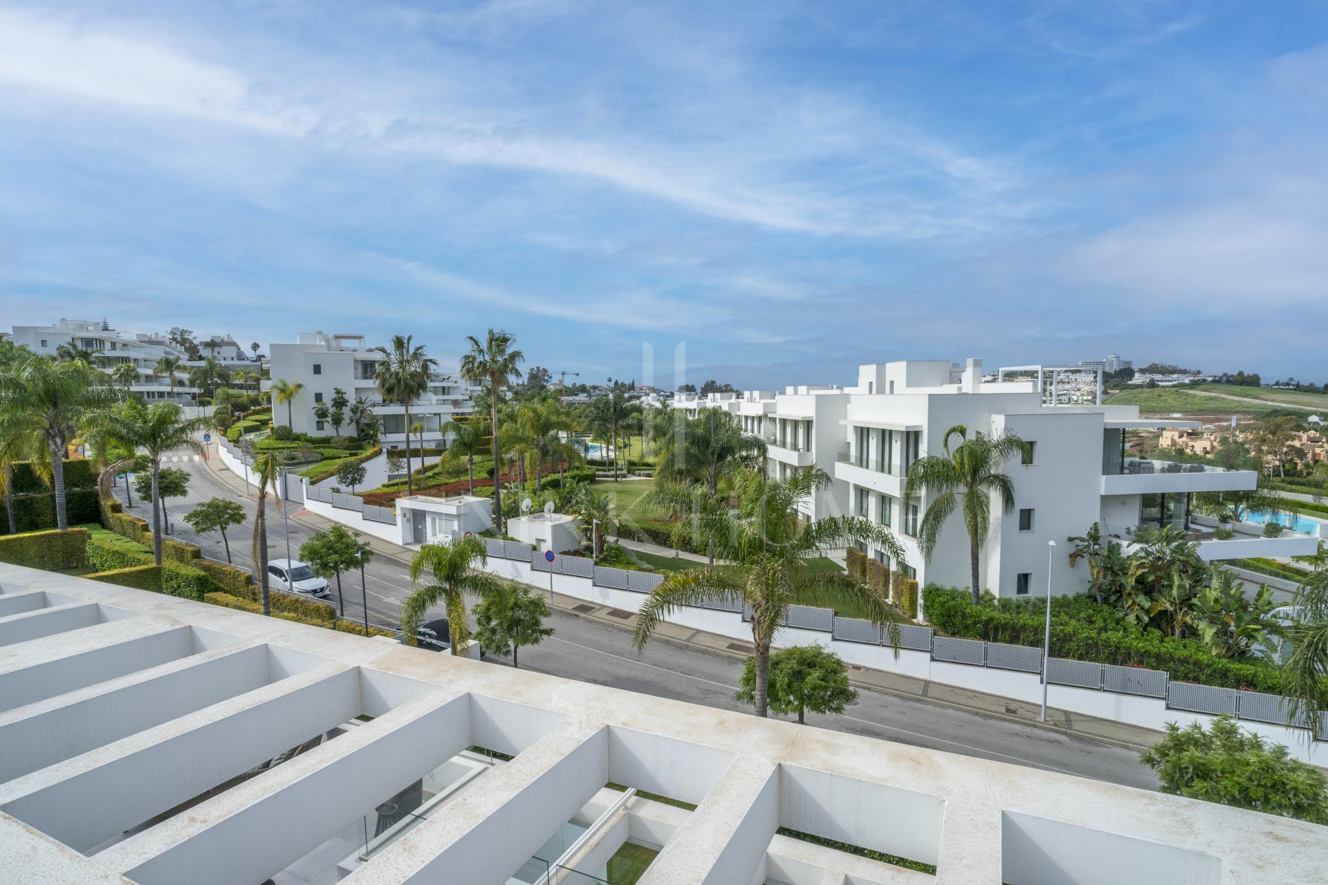 Ático duplex de lujo en Cataleya, Atalaya Golf, Estepona propiedad con 3 dormitorios en venta