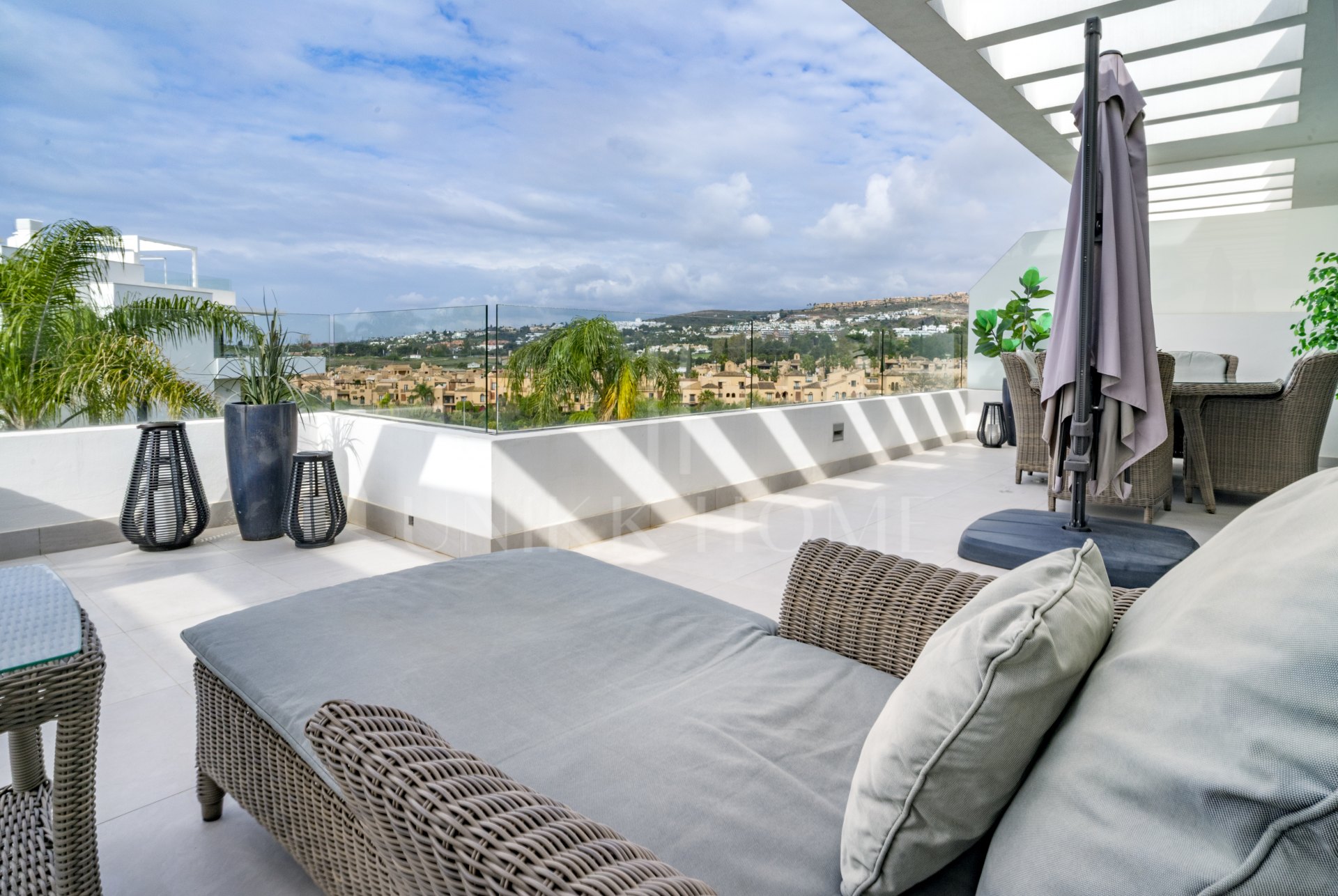 Ático duplex de lujo en Cataleya, Atalaya Golf, Estepona propiedad con 3 dormitorios en venta