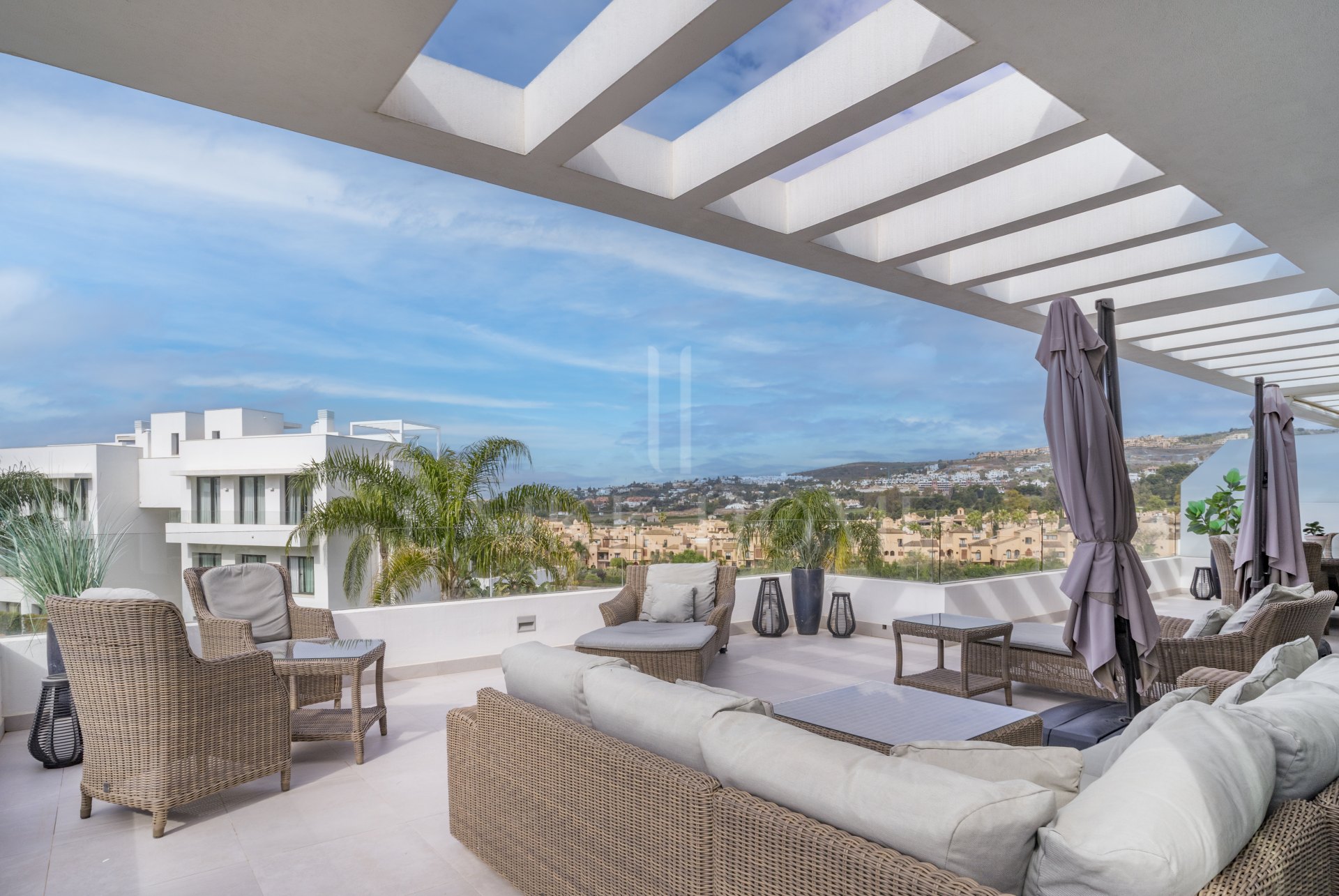 Ático duplex de lujo en Cataleya, Atalaya Golf, Estepona propiedad con 3 dormitorios en venta