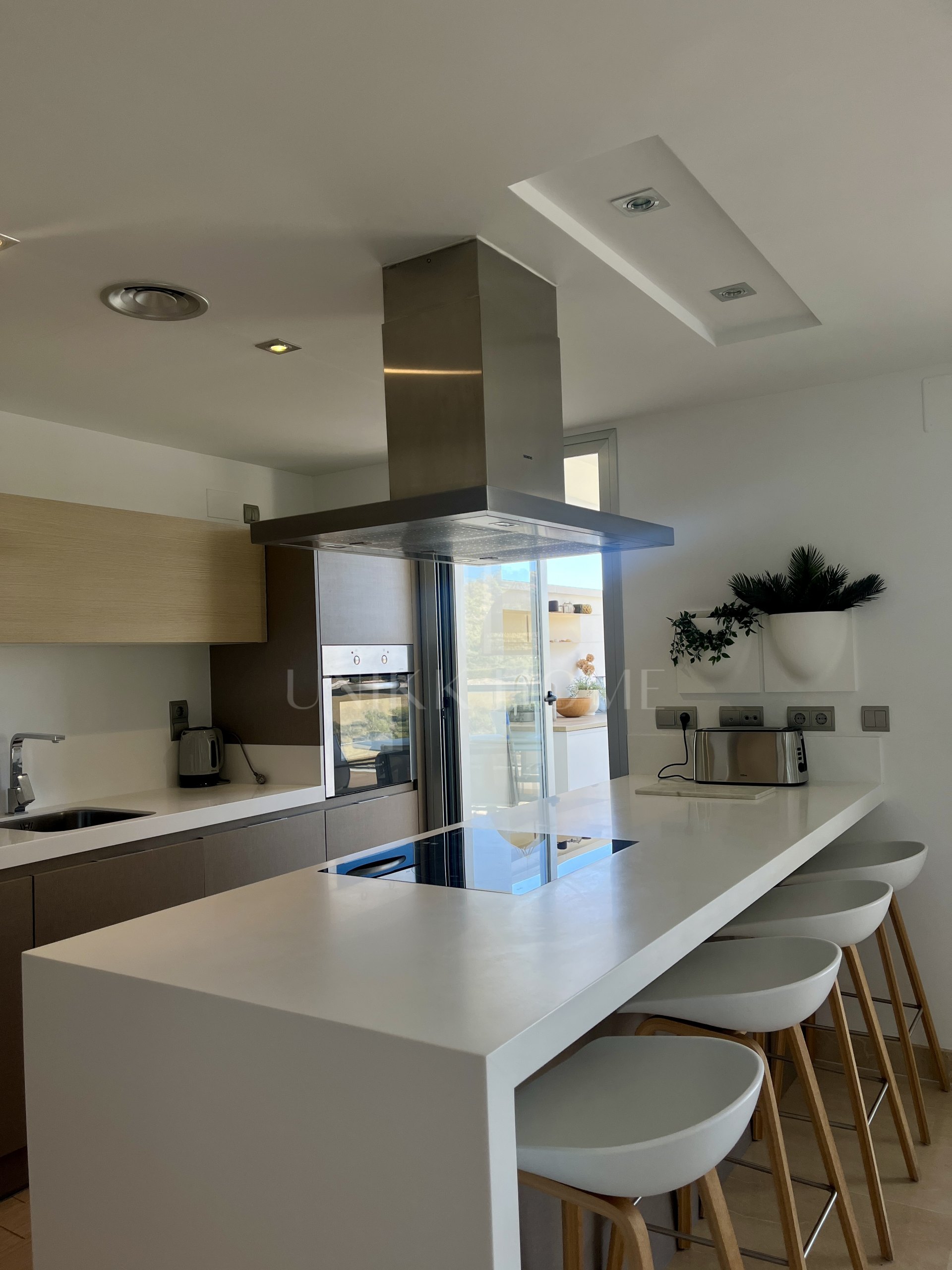 Lujoso y espacioso apartamento de 3 dormitorios en planta baja en Avalon, Los Arqueros Golf