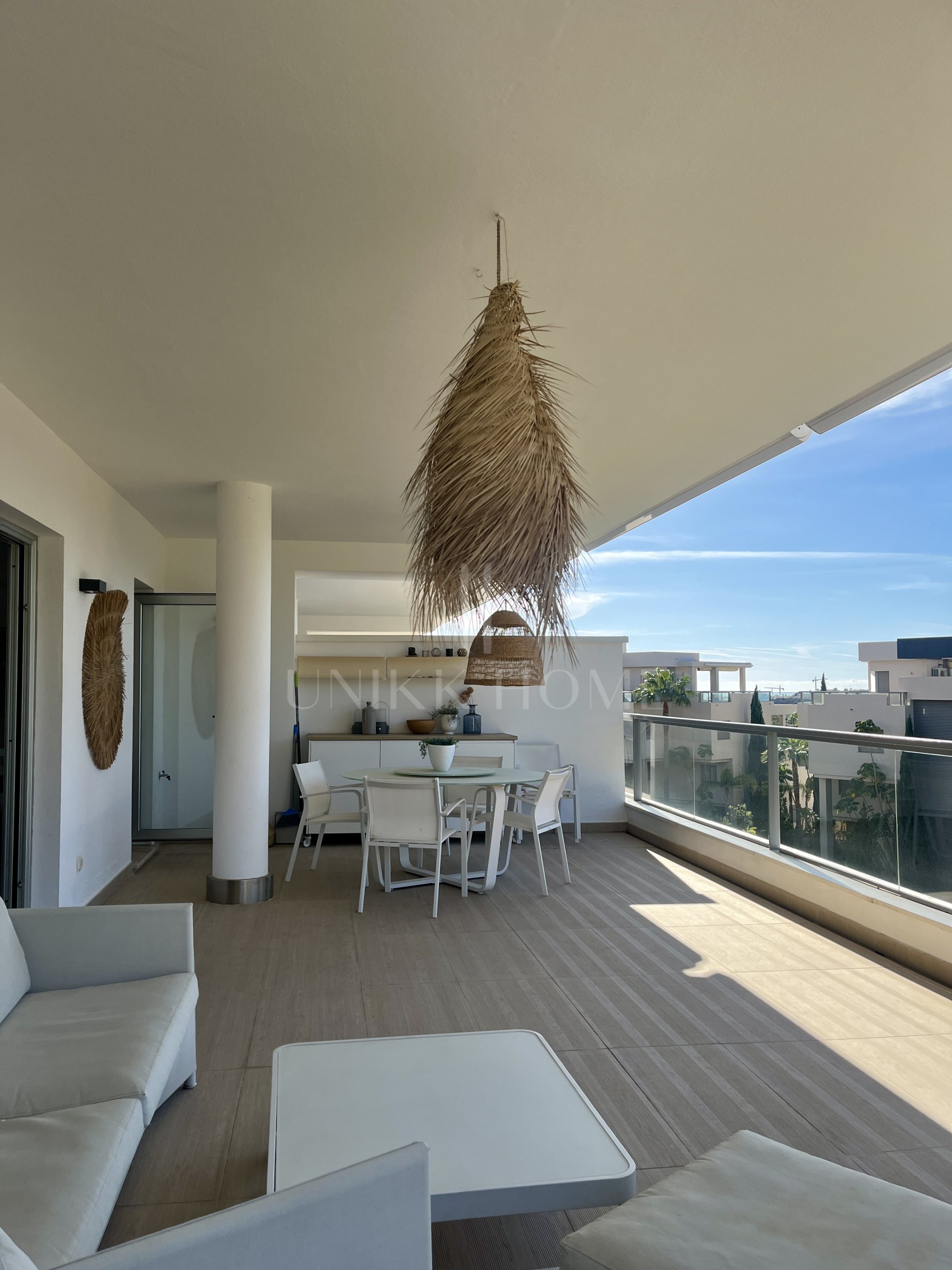 Lujoso y espacioso apartamento de 3 dormitorios en planta baja en Avalon, Los Arqueros Golf