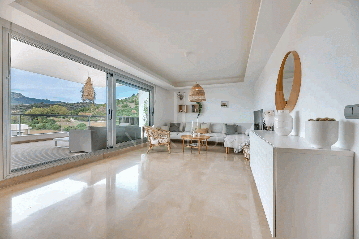 Lujoso y espacioso apartamento de 3 dormitorios en planta baja en Avalon, Los Arqueros Golf