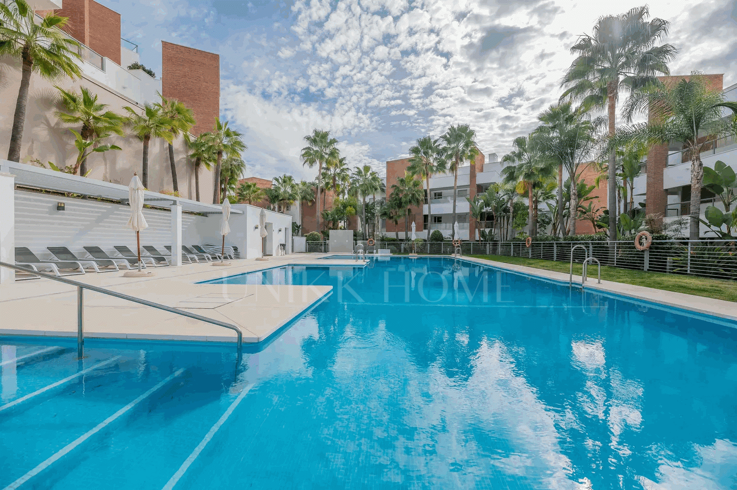 Lujoso y espacioso apartamento de 3 dormitorios en planta baja en Avalon, Los Arqueros Golf