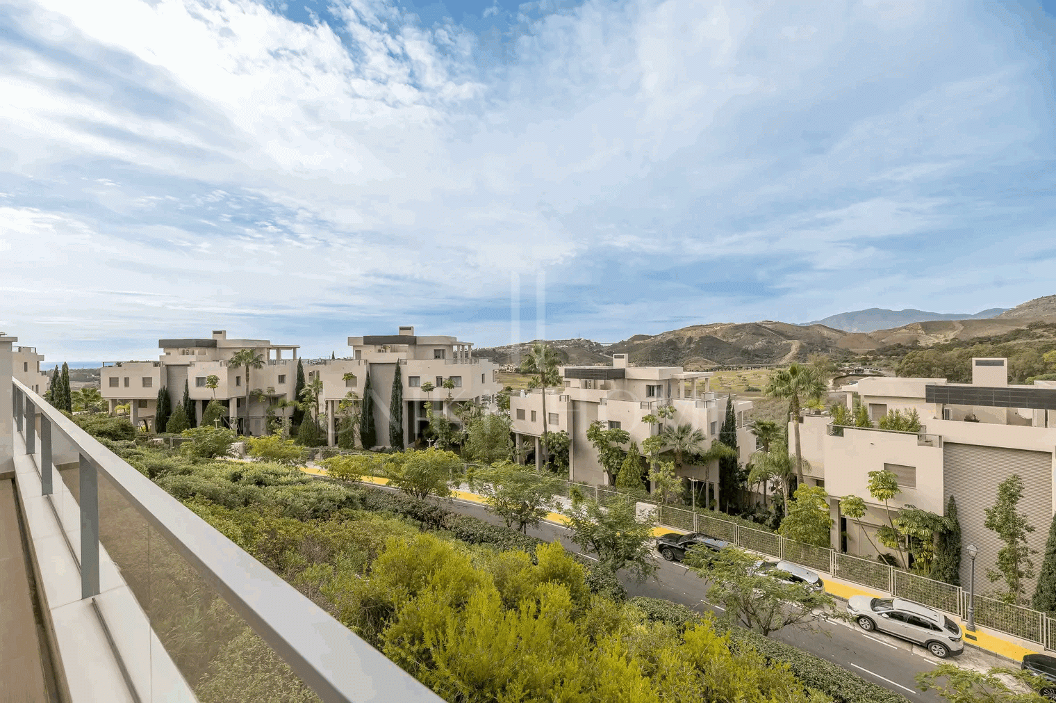 Lujoso y espacioso apartamento de 3 dormitorios en planta baja en Avalon, Los Arqueros Golf