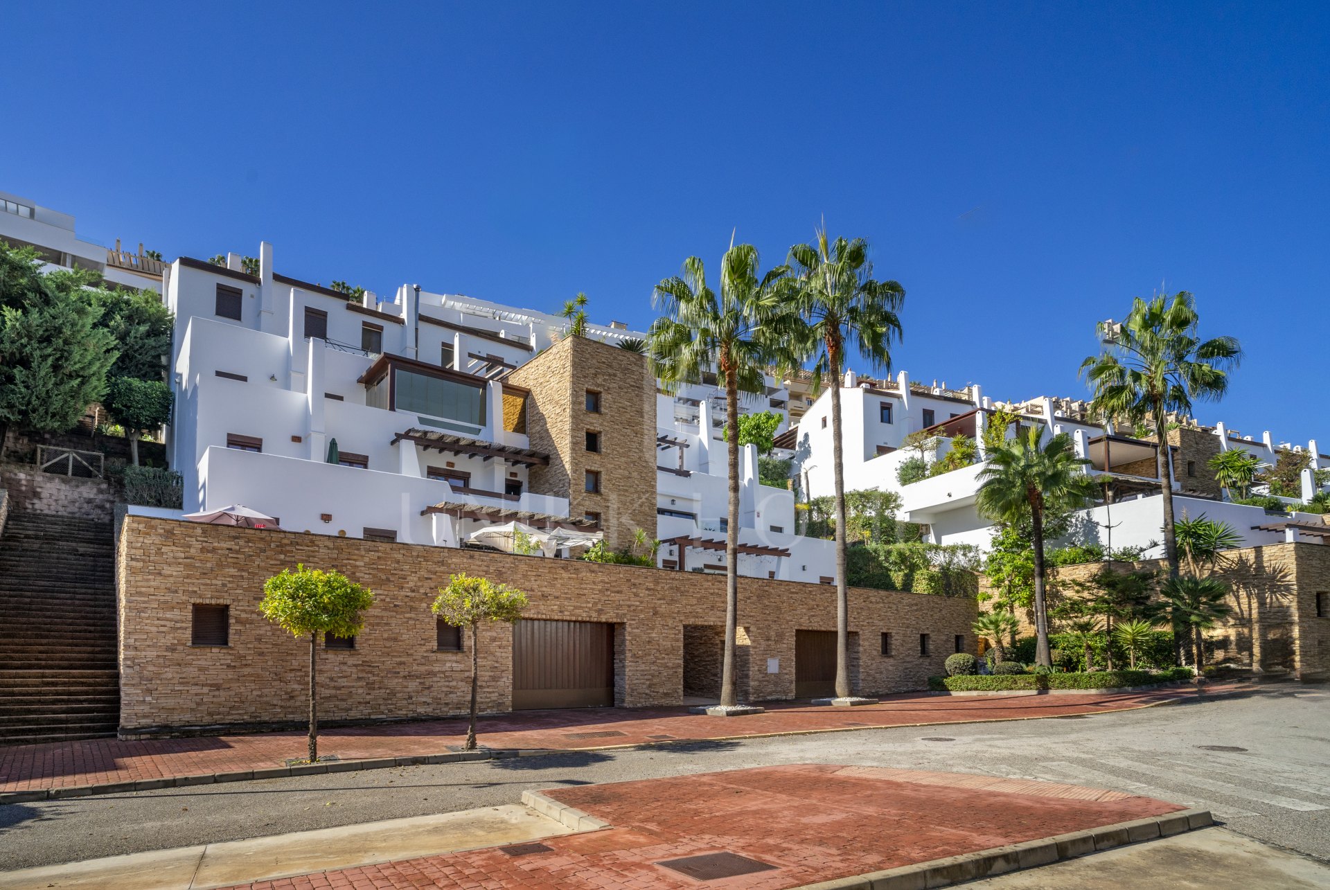 Apartamento moderno de 3 dormitorios en primera línea de golf en La Cala: a un paso del centro, la playa y todos los servicios
