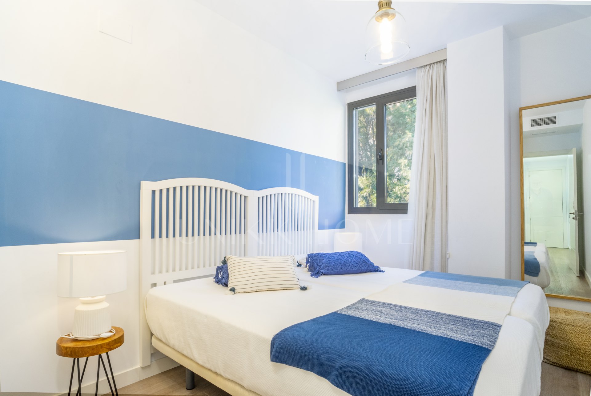 Apartamento moderno de 3 dormitorios en primera línea de golf en La Cala: a un paso del centro, la playa y todos los servicios