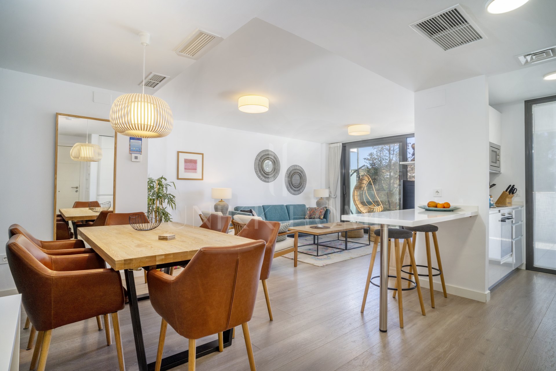 Apartamento moderno de 3 dormitorios en primera línea de golf en La Cala: a un paso del centro, la playa y todos los servicios