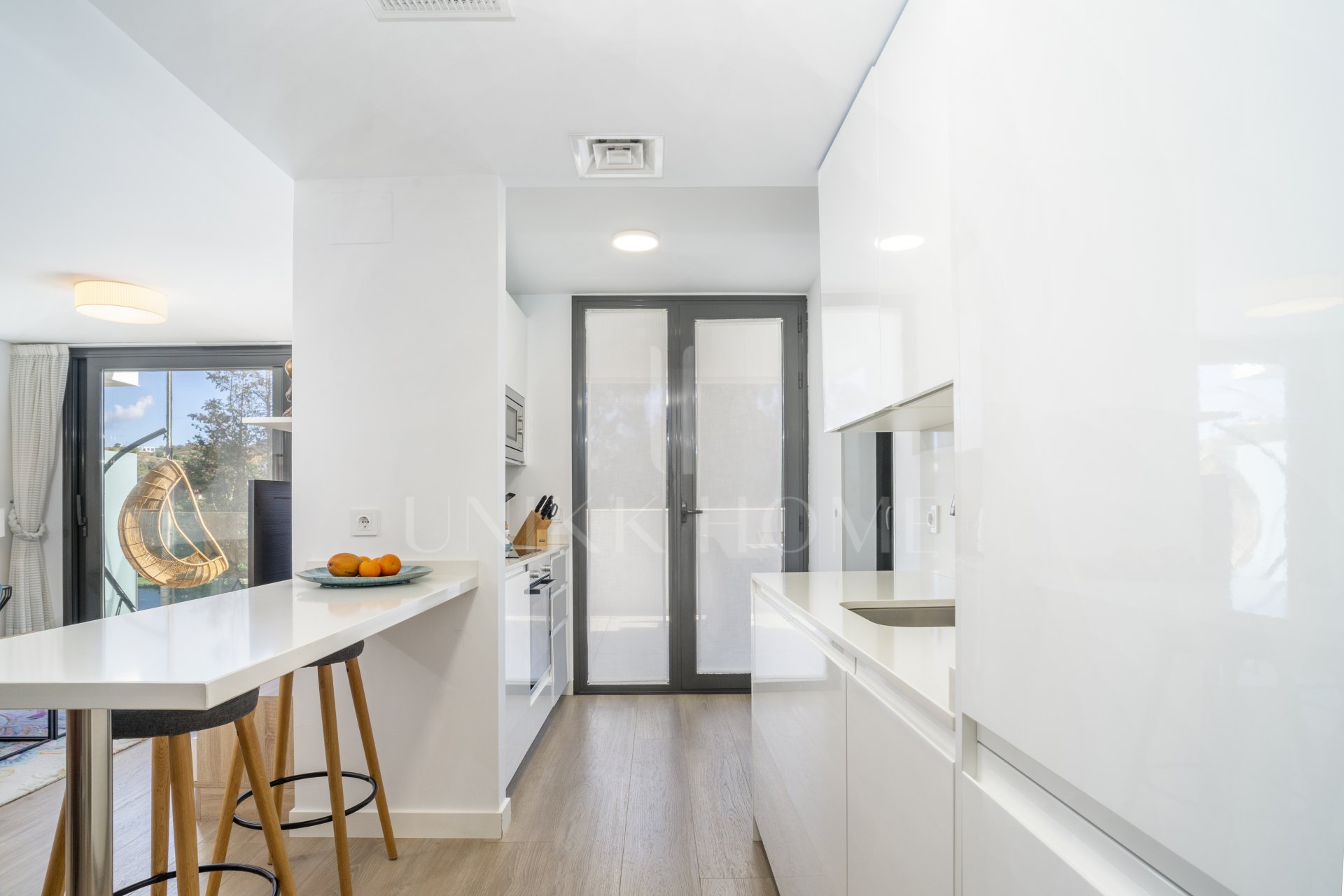 Apartamento moderno de 3 dormitorios en primera línea de golf en La Cala: a un paso del centro, la playa y todos los servicios