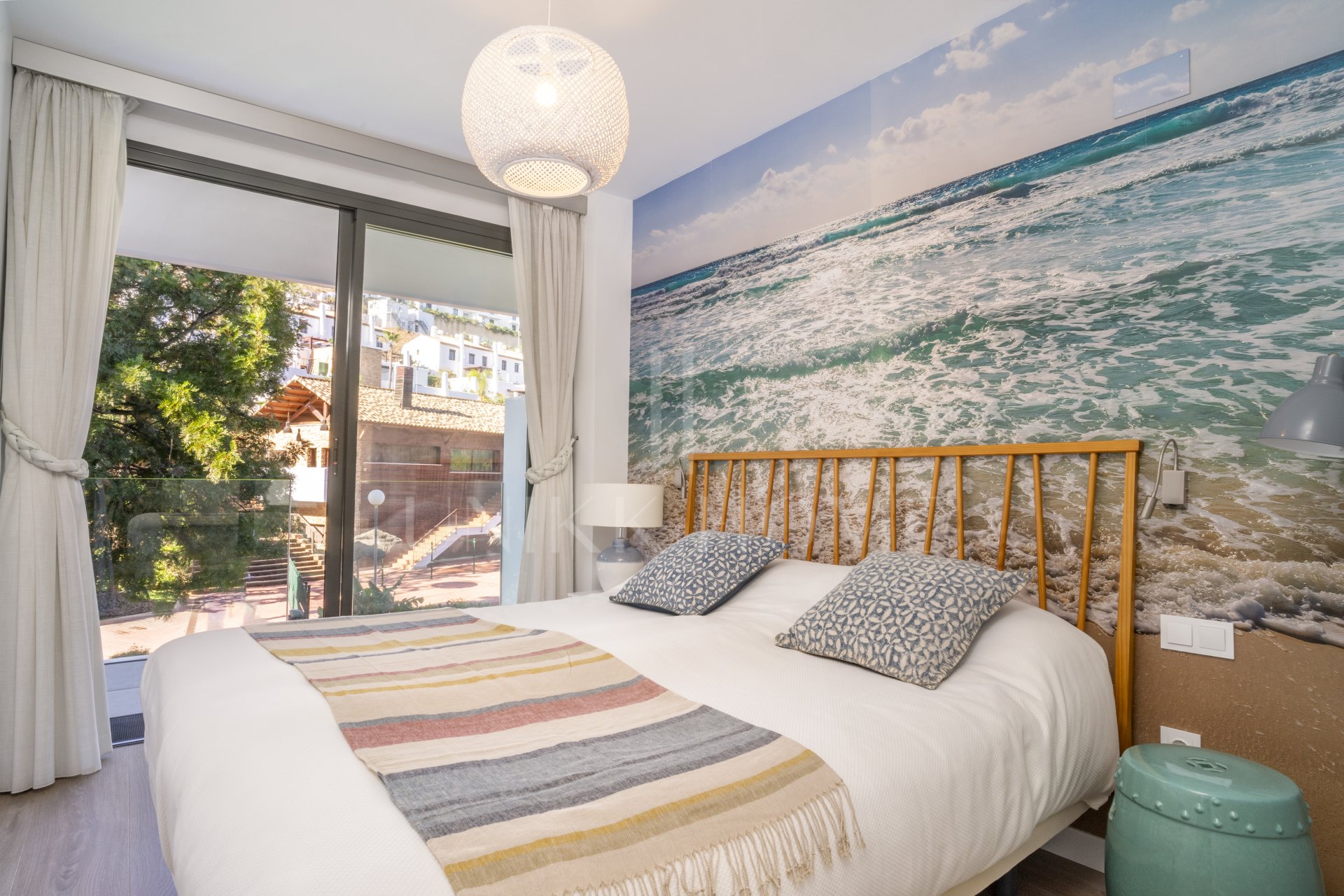 Apartamento moderno de 3 dormitorios en primera línea de golf en La Cala: a un paso del centro, la playa y todos los servicios