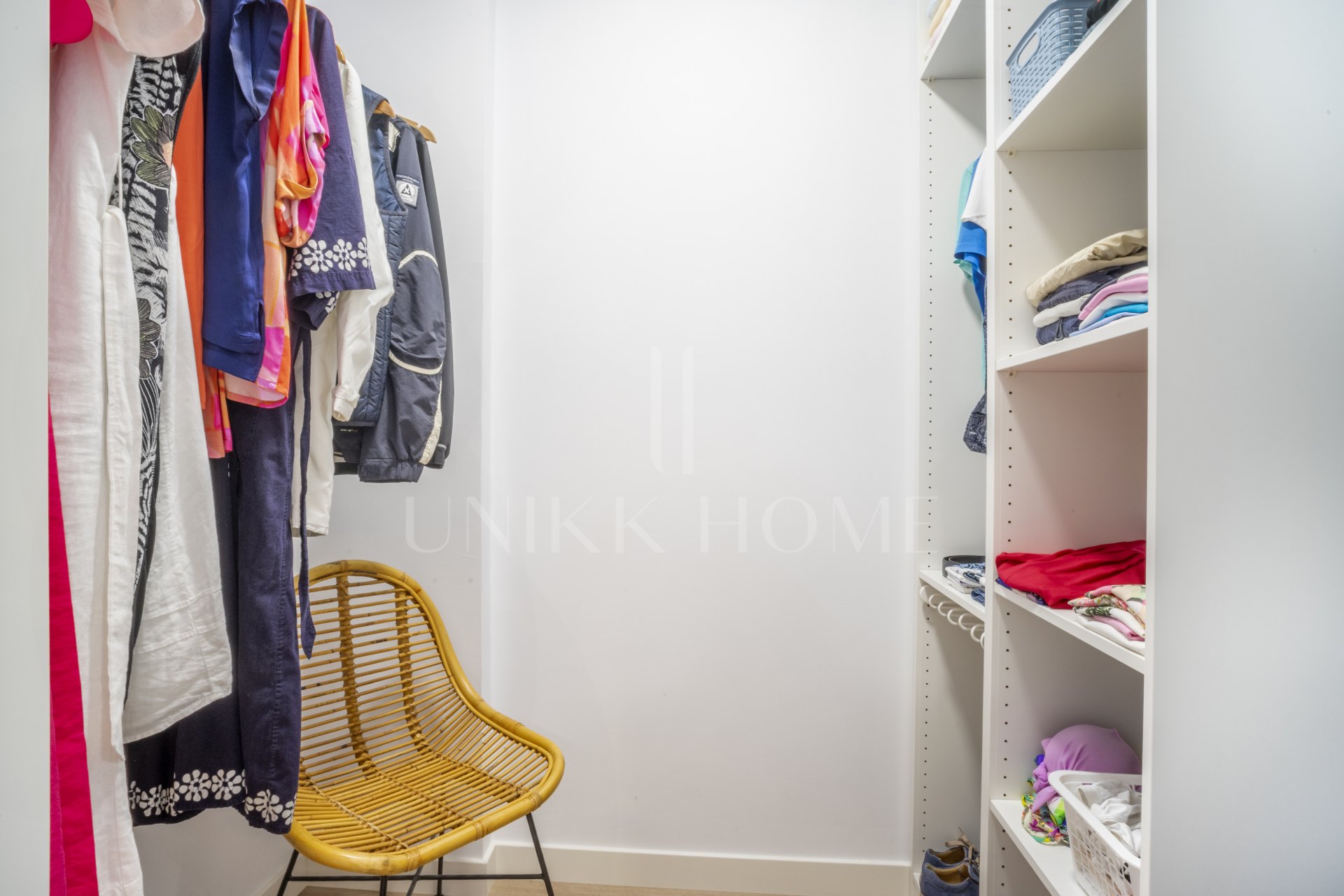 Apartamento moderno de 3 dormitorios en primera línea de golf en La Cala: a un paso del centro, la playa y todos los servicios