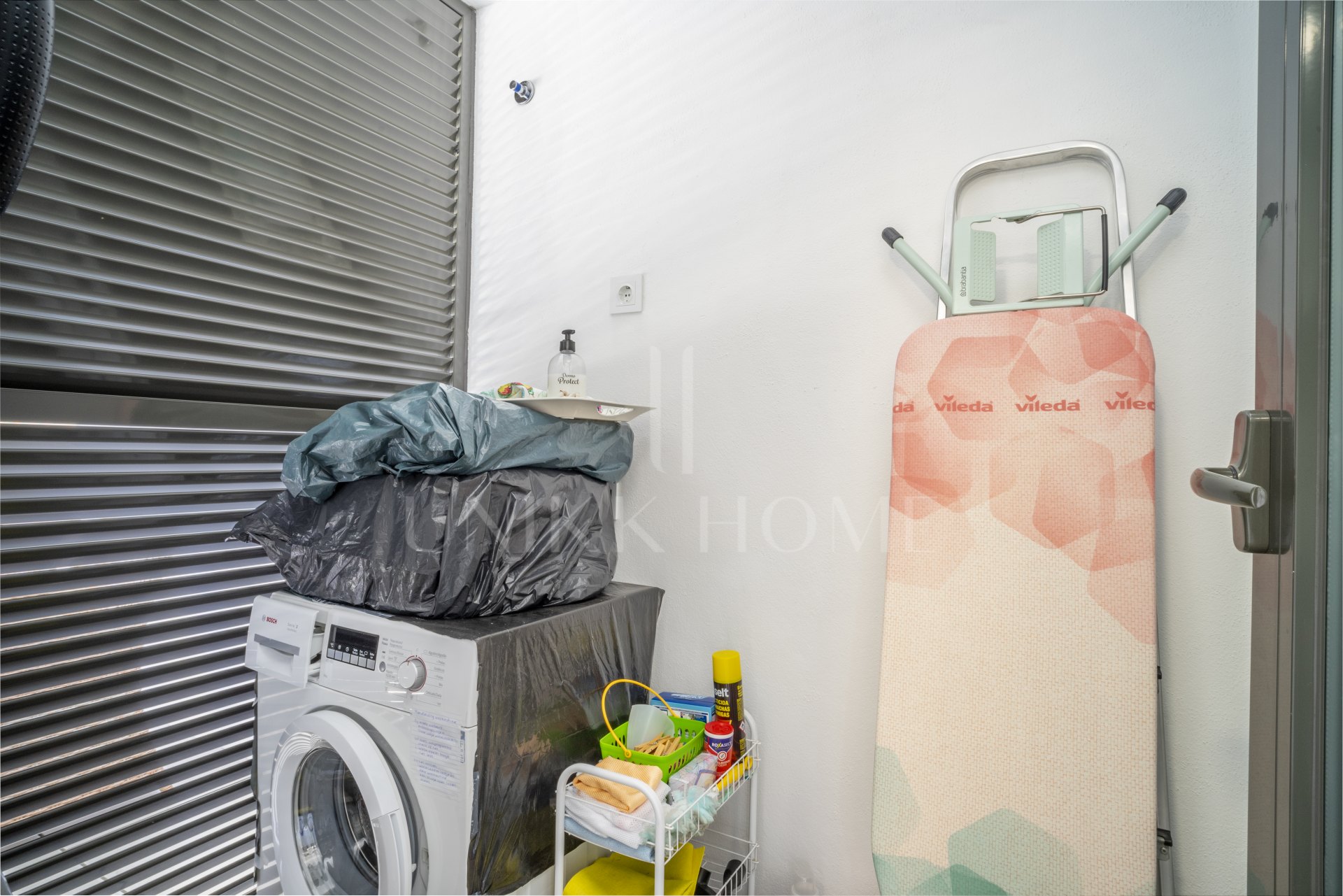 Apartamento moderno de 3 dormitorios en primera línea de golf en La Cala: a un paso del centro, la playa y todos los servicios