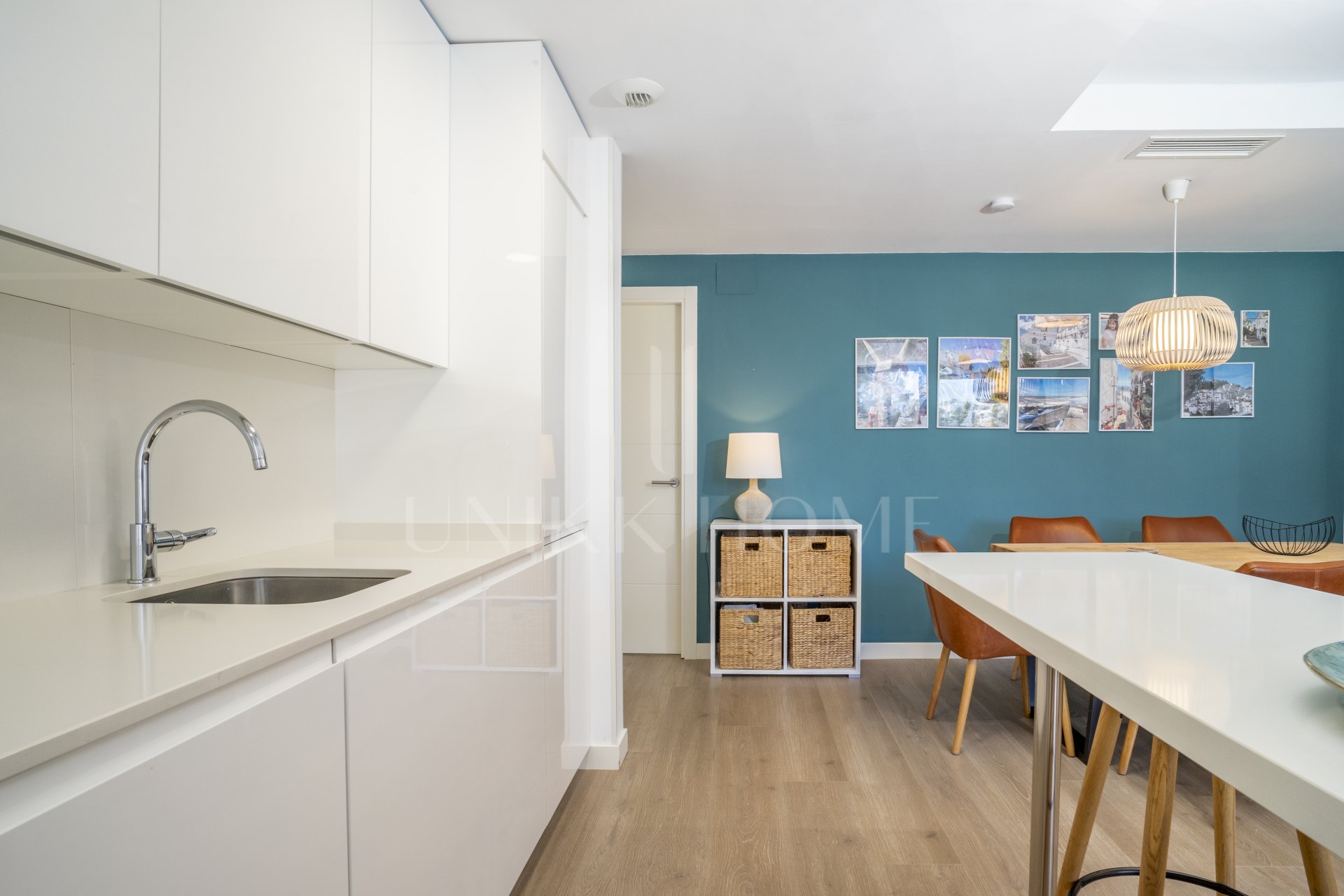 Apartamento moderno de 3 dormitorios en primera línea de golf en La Cala: a un paso del centro, la playa y todos los servicios