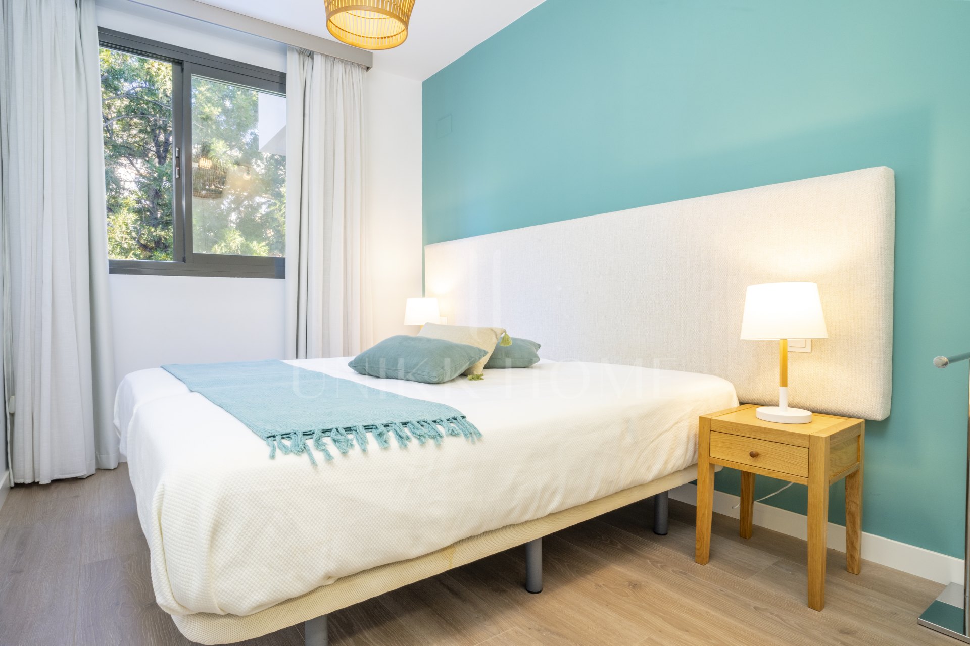 Apartamento moderno de 3 dormitorios en primera línea de golf en La Cala: a un paso del centro, la playa y todos los servicios