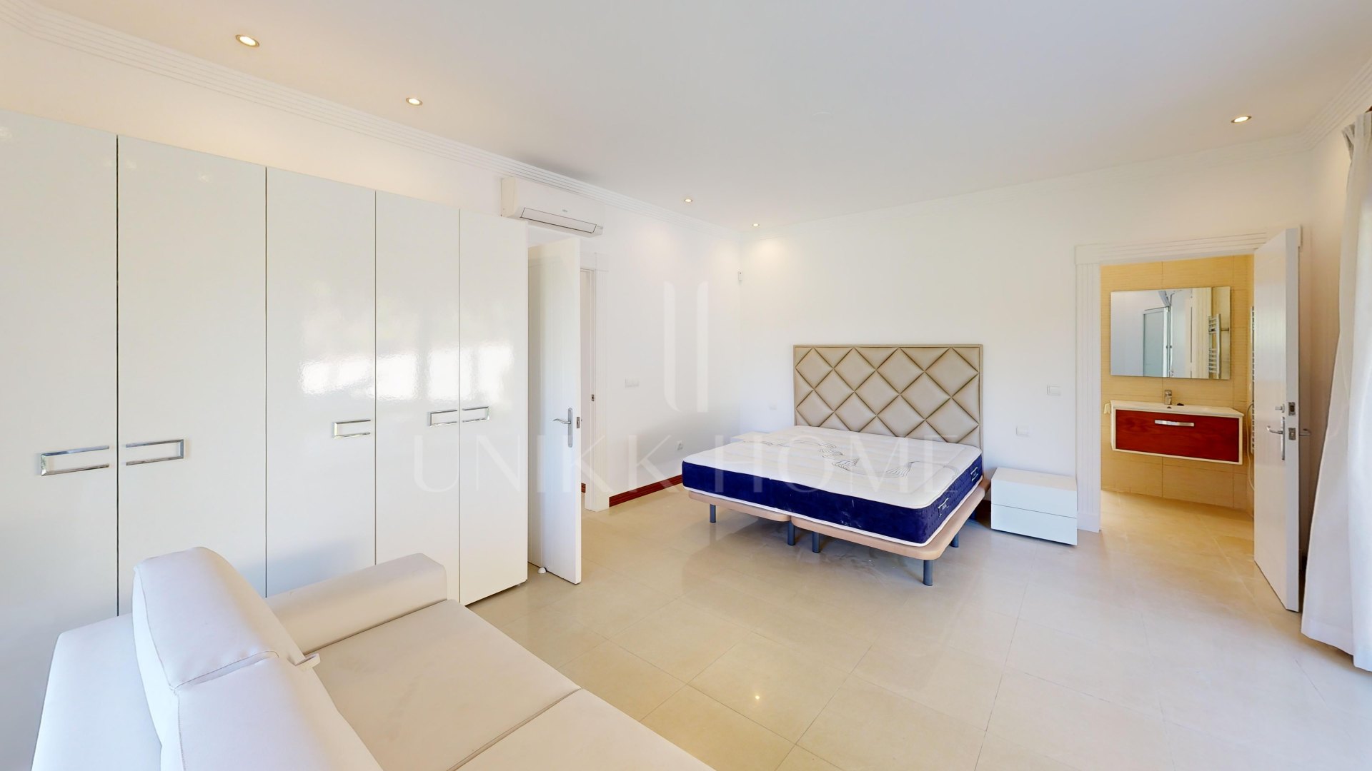 Charming 6-Bedroom Detached Villa in Sotogrande Costa
