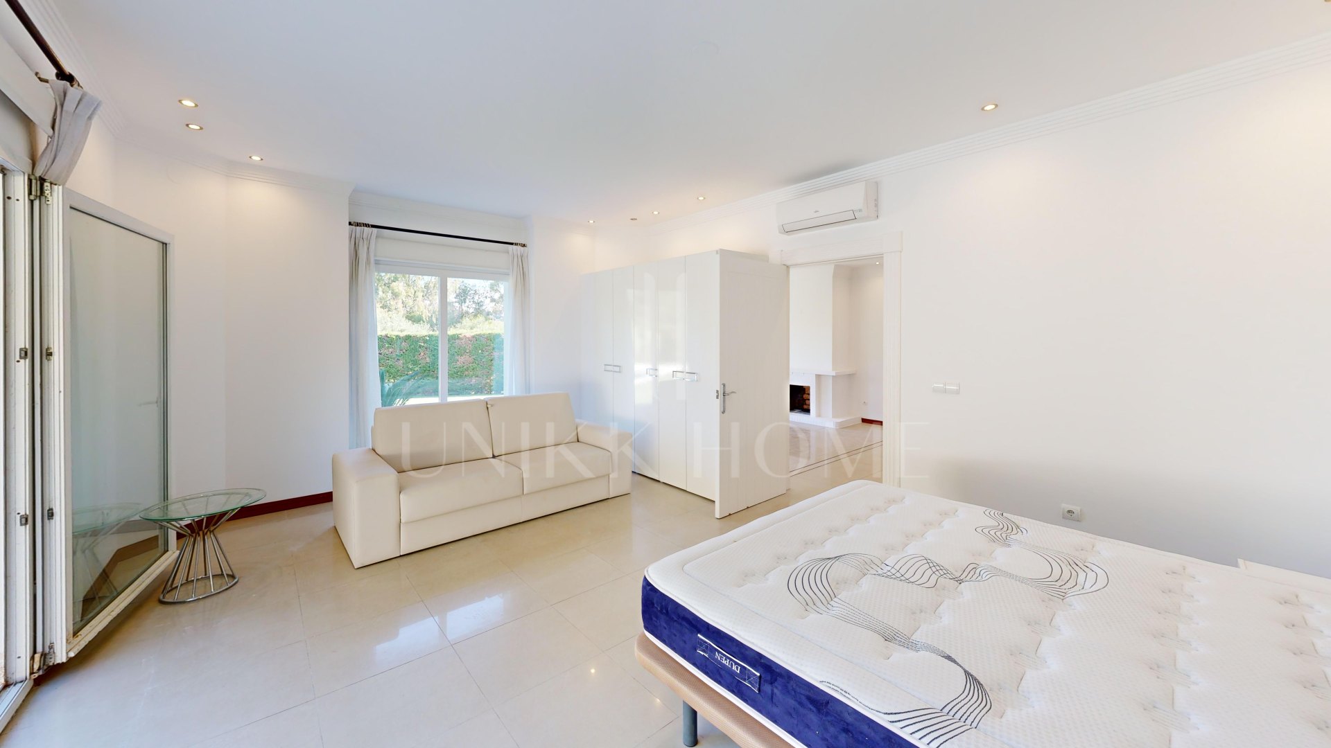 Charming 6-Bedroom Detached Villa in Sotogrande Costa