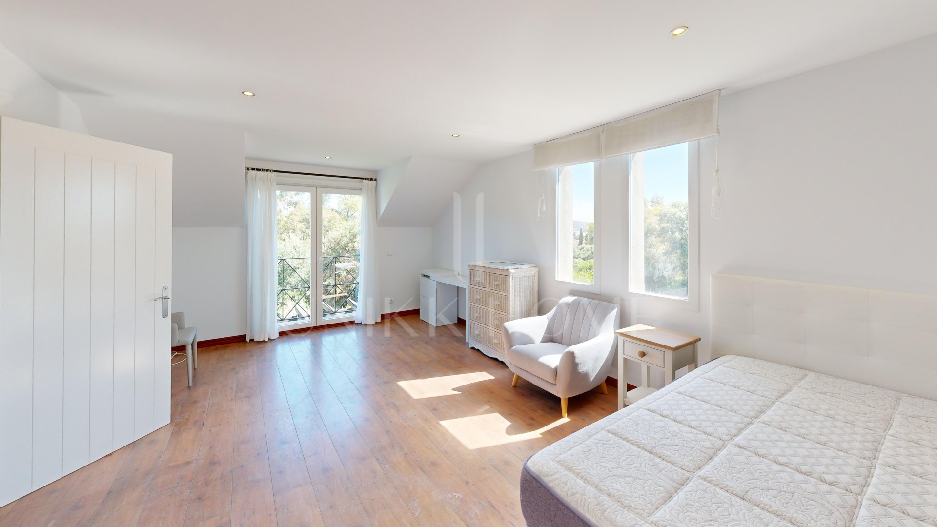 Charming 6-Bedroom Detached Villa in Sotogrande Costa