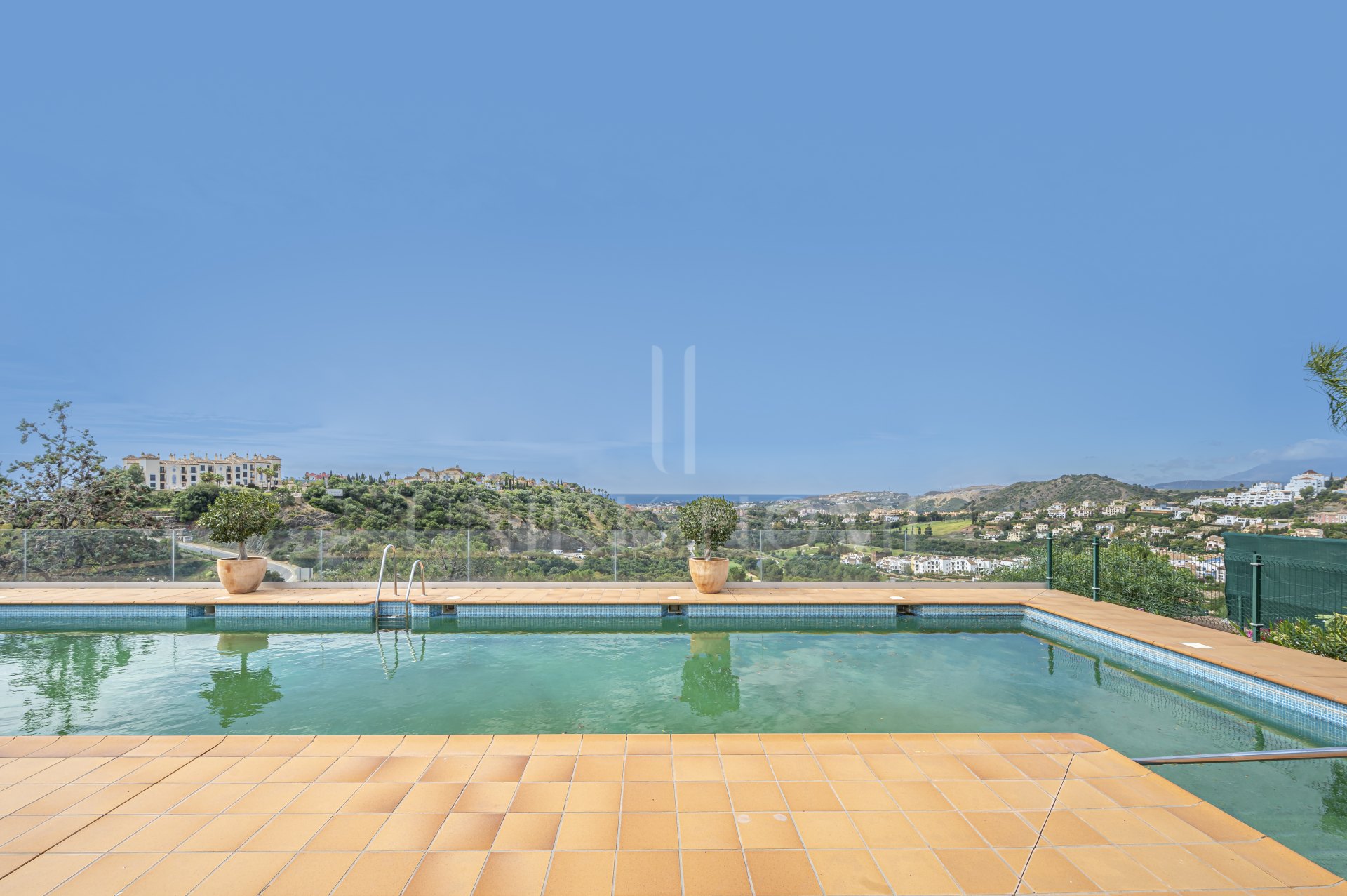 Spacious 2 Bedroom Apartment in Las Colinas - Benahavis