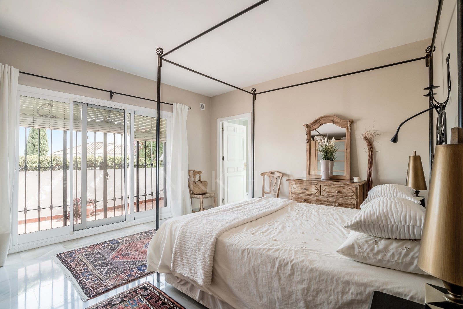 Spacious 2 Bedroom Apartment in Las Colinas - Benahavis