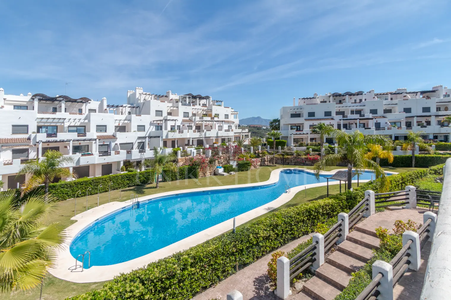 Elegante adosado 3 dormitorios en venta o alquiler vacacional – Sunset Resina Golf, Estepona