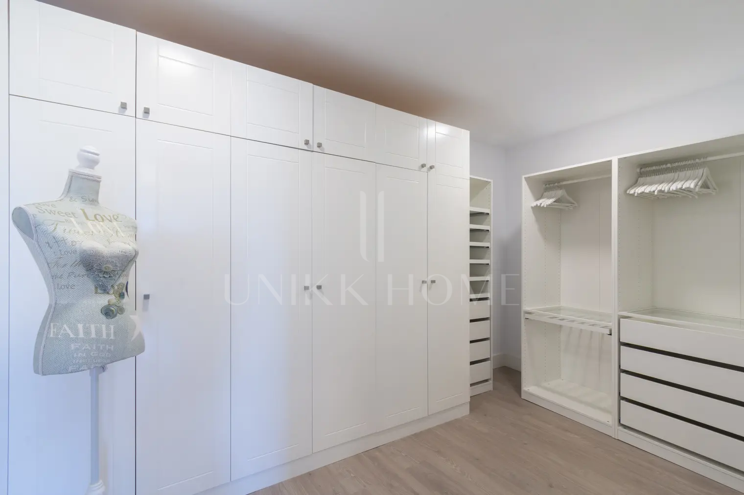 Elegante adosado 3 dormitorios en venta o alquiler vacacional – Sunset Resina Golf, Estepona