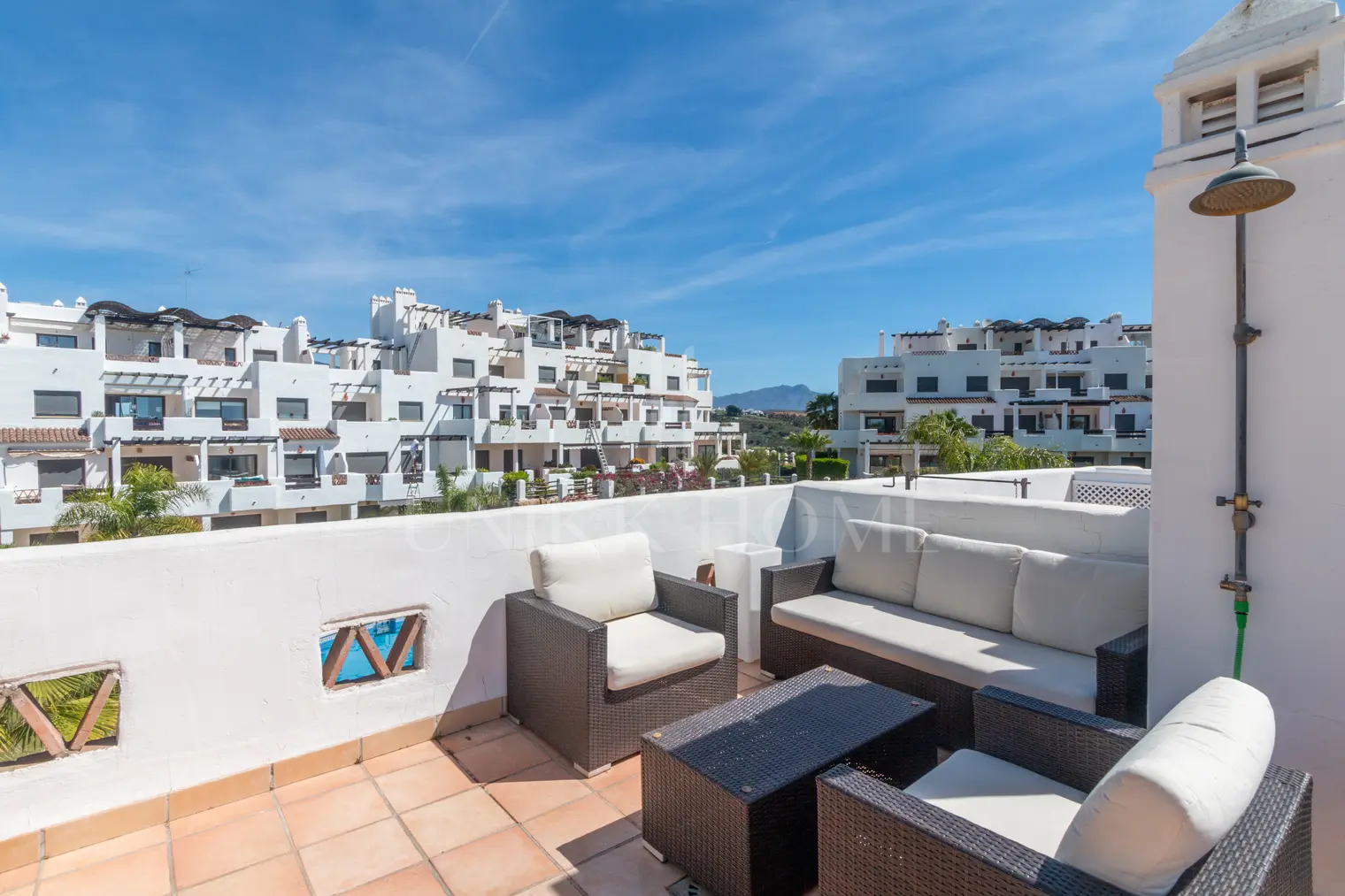 Elegante adosado 3 dormitorios en venta o alquiler vacacional – Sunset Resina Golf, Estepona