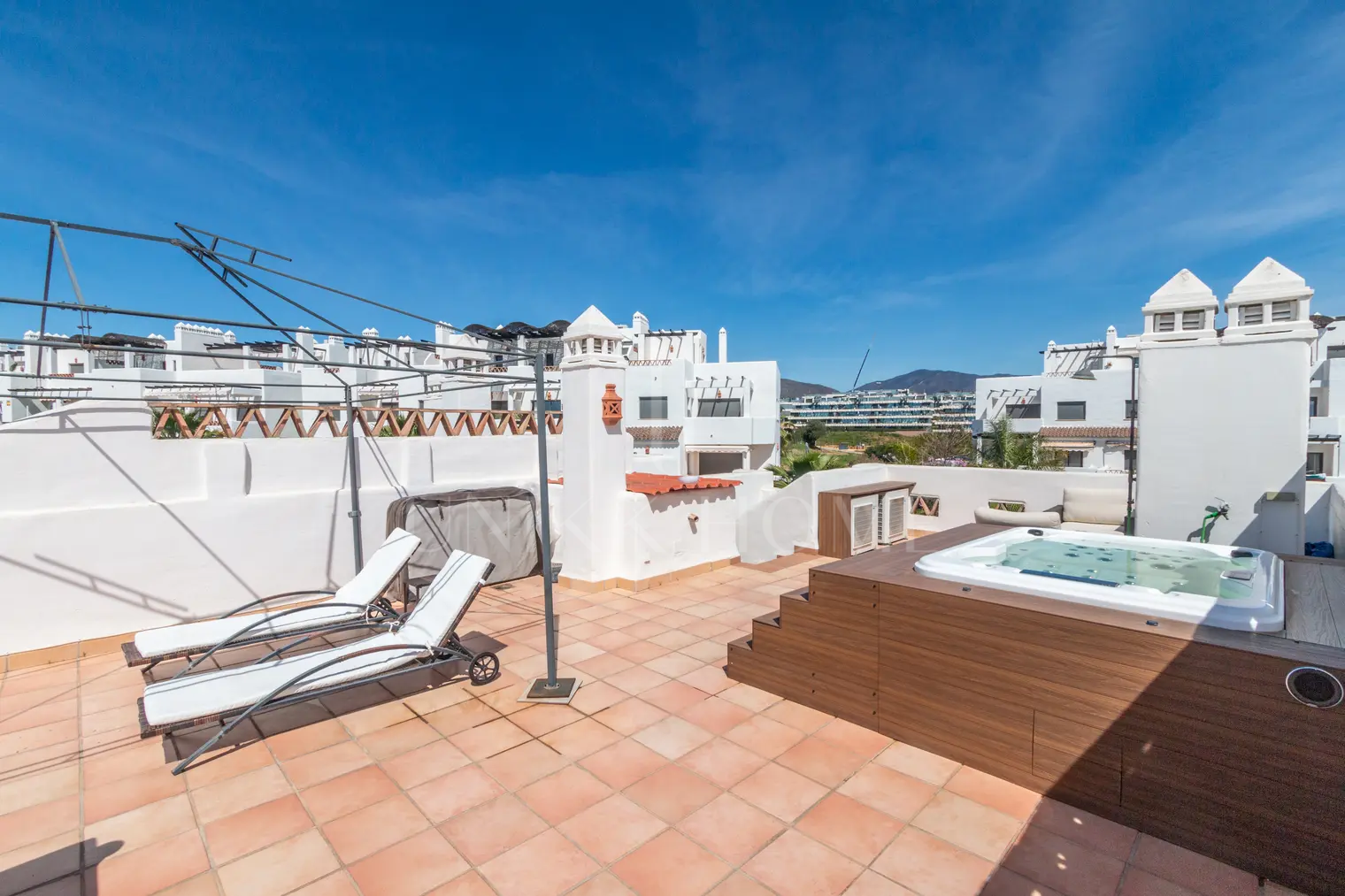 Elegante adosado 3 dormitorios en venta o alquiler vacacional – Sunset Resina Golf, Estepona