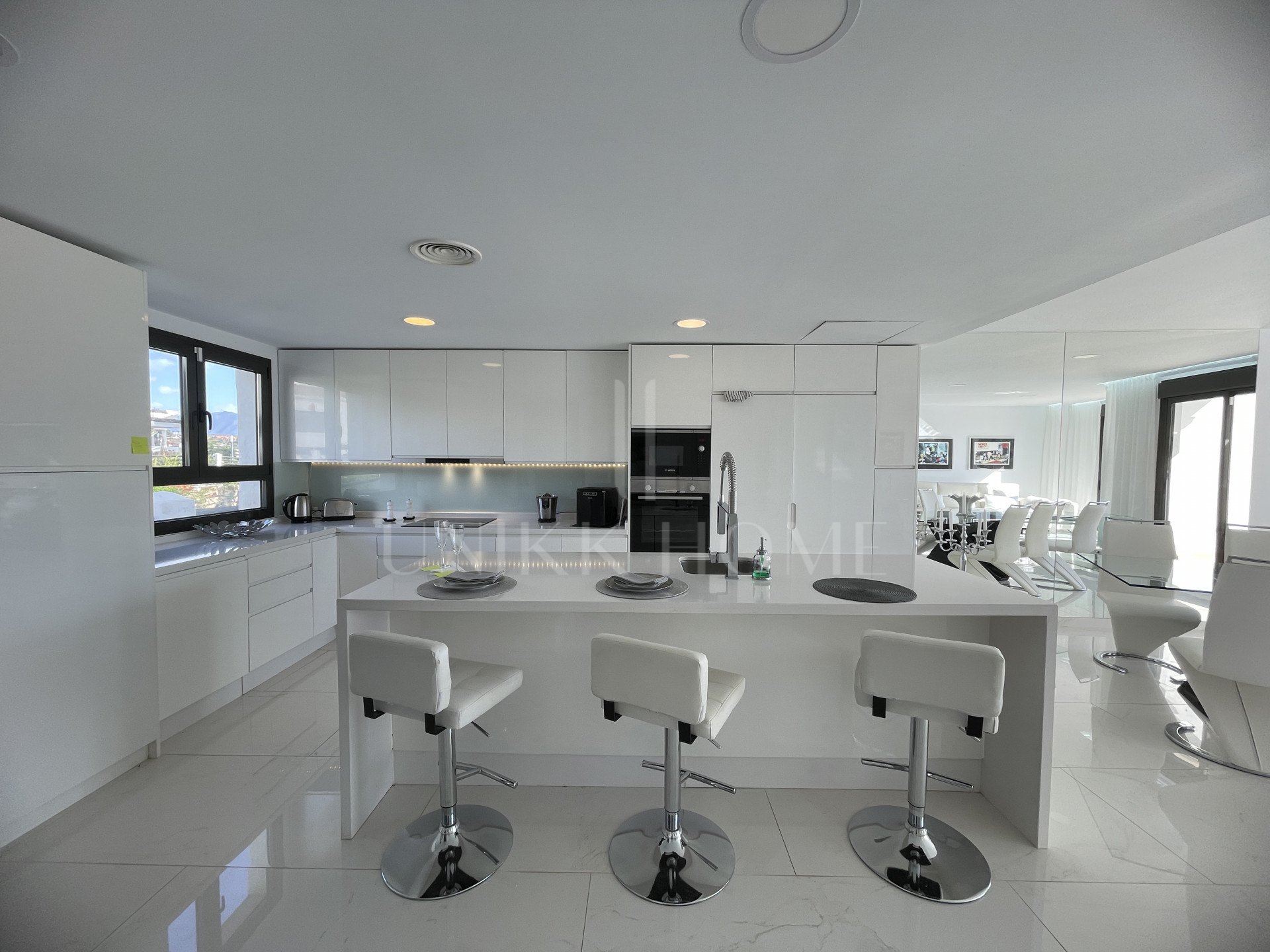 Elegante adosado 3 dormitorios en venta o alquiler vacacional – Sunset Resina Golf, Estepona