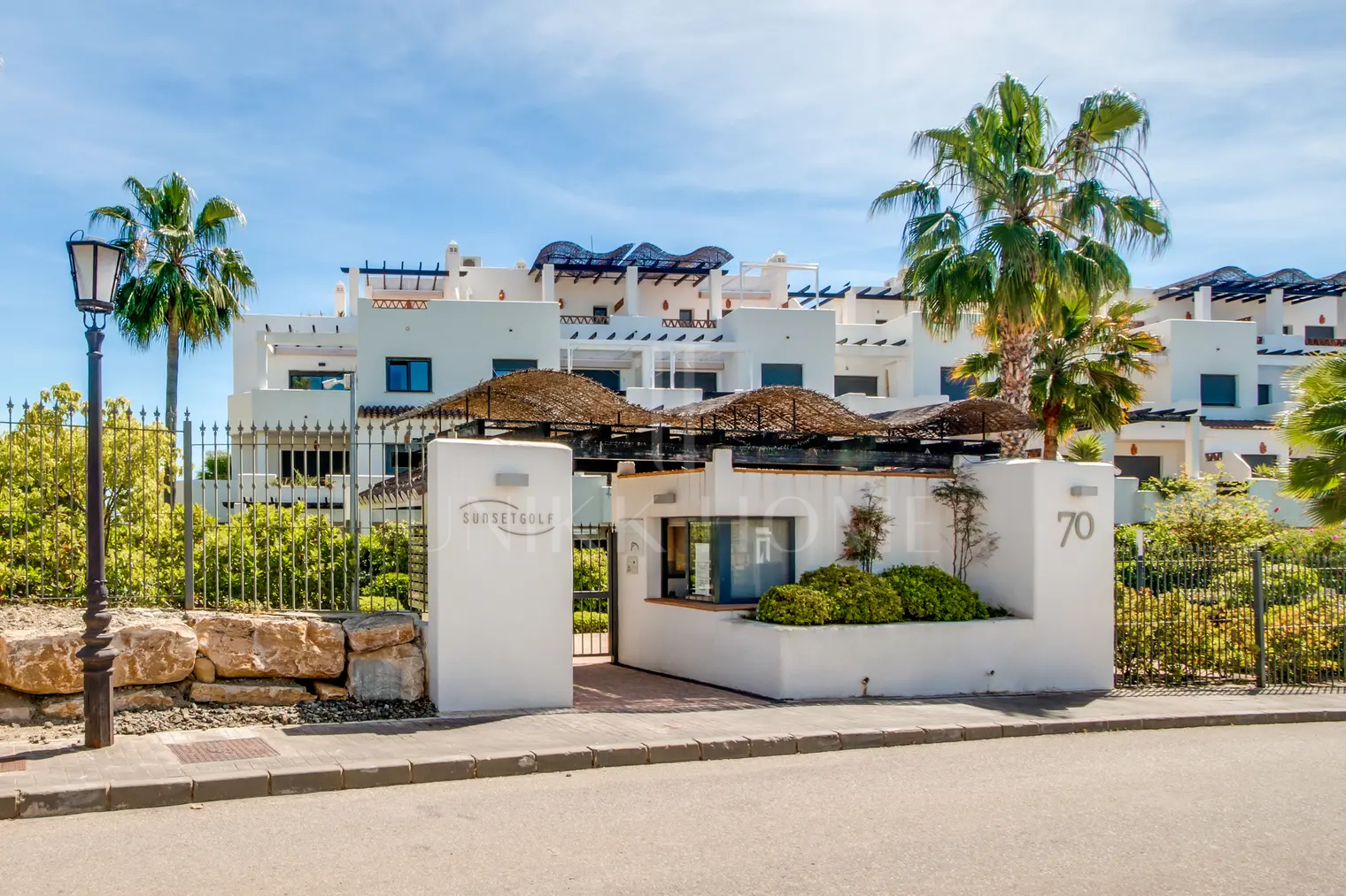 Elegante adosado 3 dormitorios en venta o alquiler vacacional – Sunset Resina Golf, Estepona
